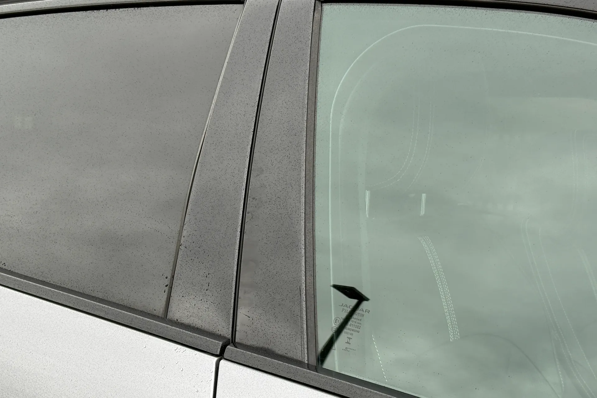 Jaguar F-PACE thumbnail image number 17