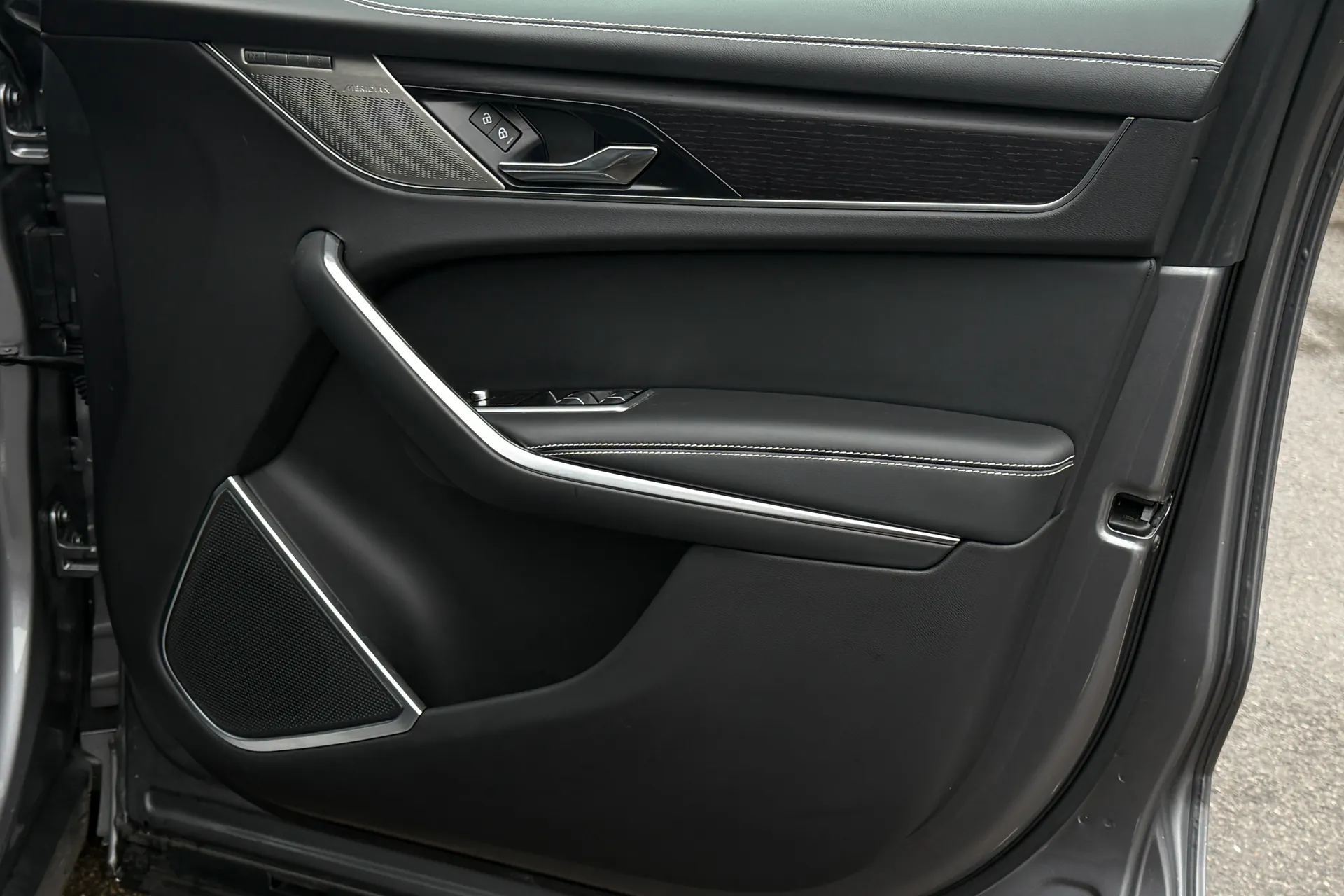 Jaguar F-PACE thumbnail image number 42