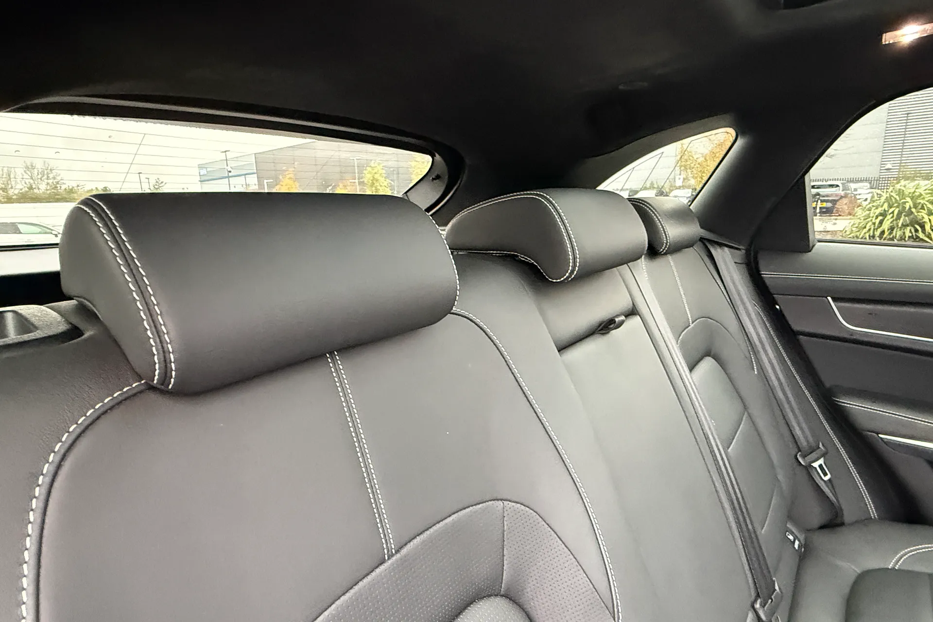 Jaguar F-PACE thumbnail image number 30