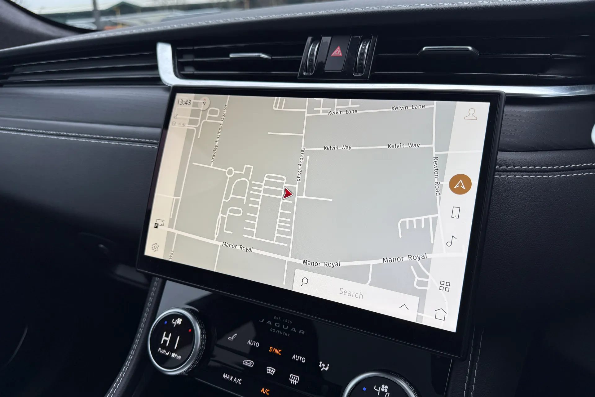 Jaguar F-PACE thumbnail image number 5