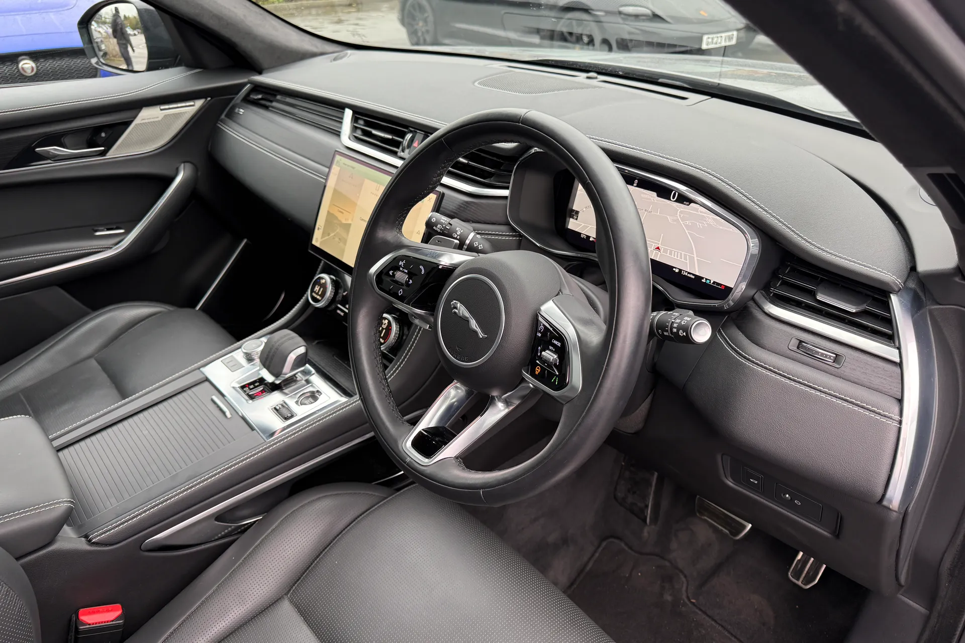 Jaguar F-PACE thumbnail image number 37