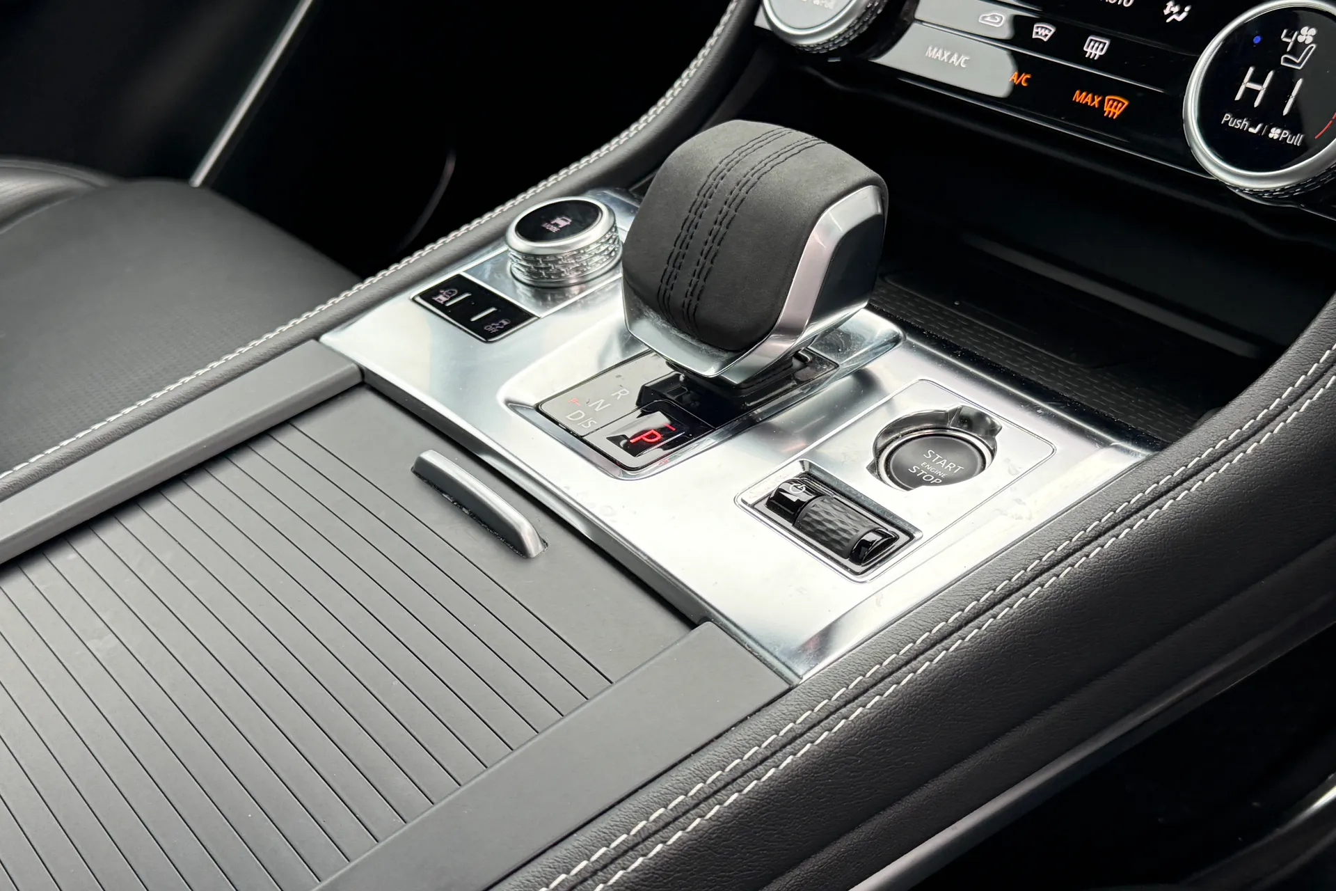 Jaguar F-PACE thumbnail image number 20