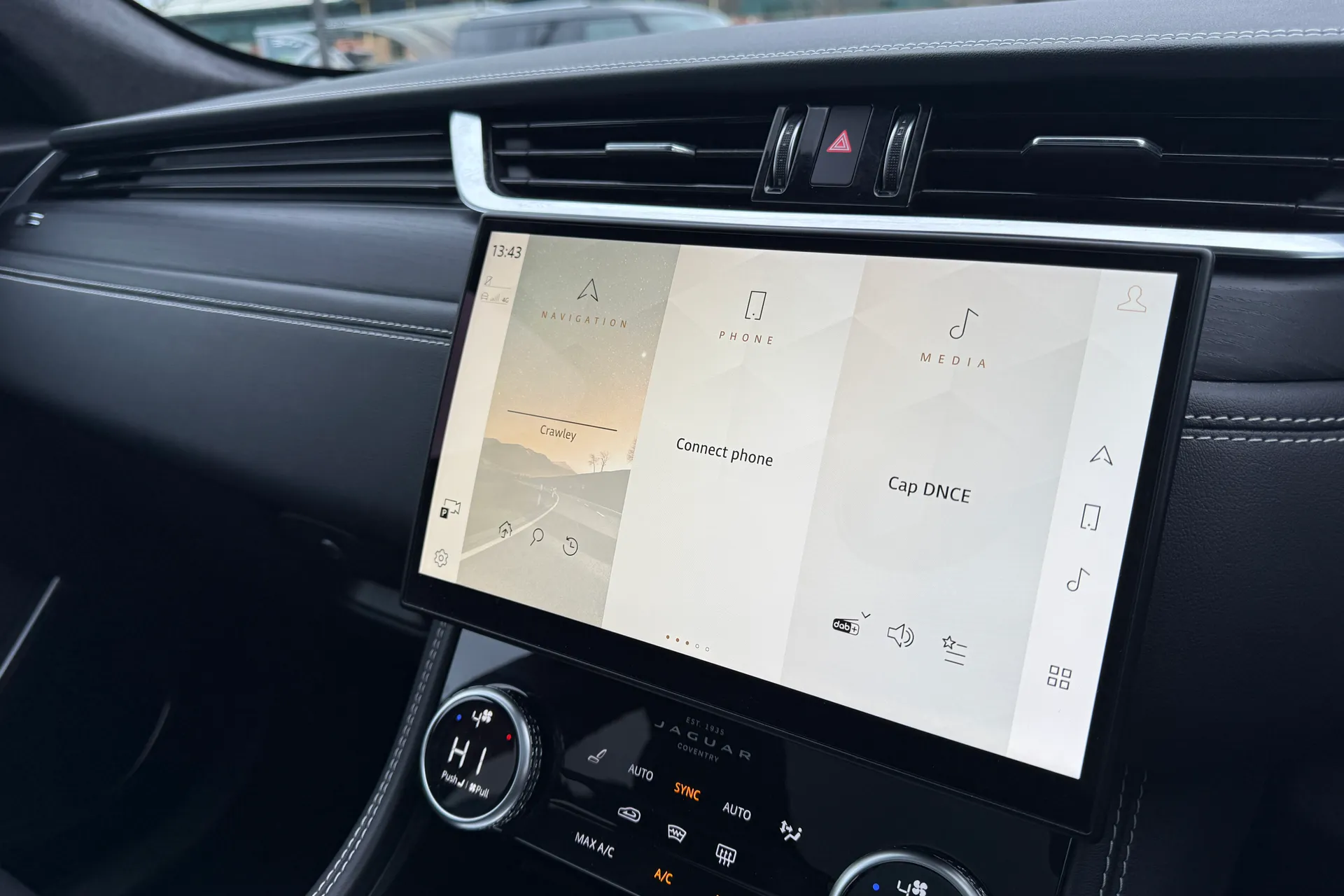 Jaguar F-PACE thumbnail image number 46