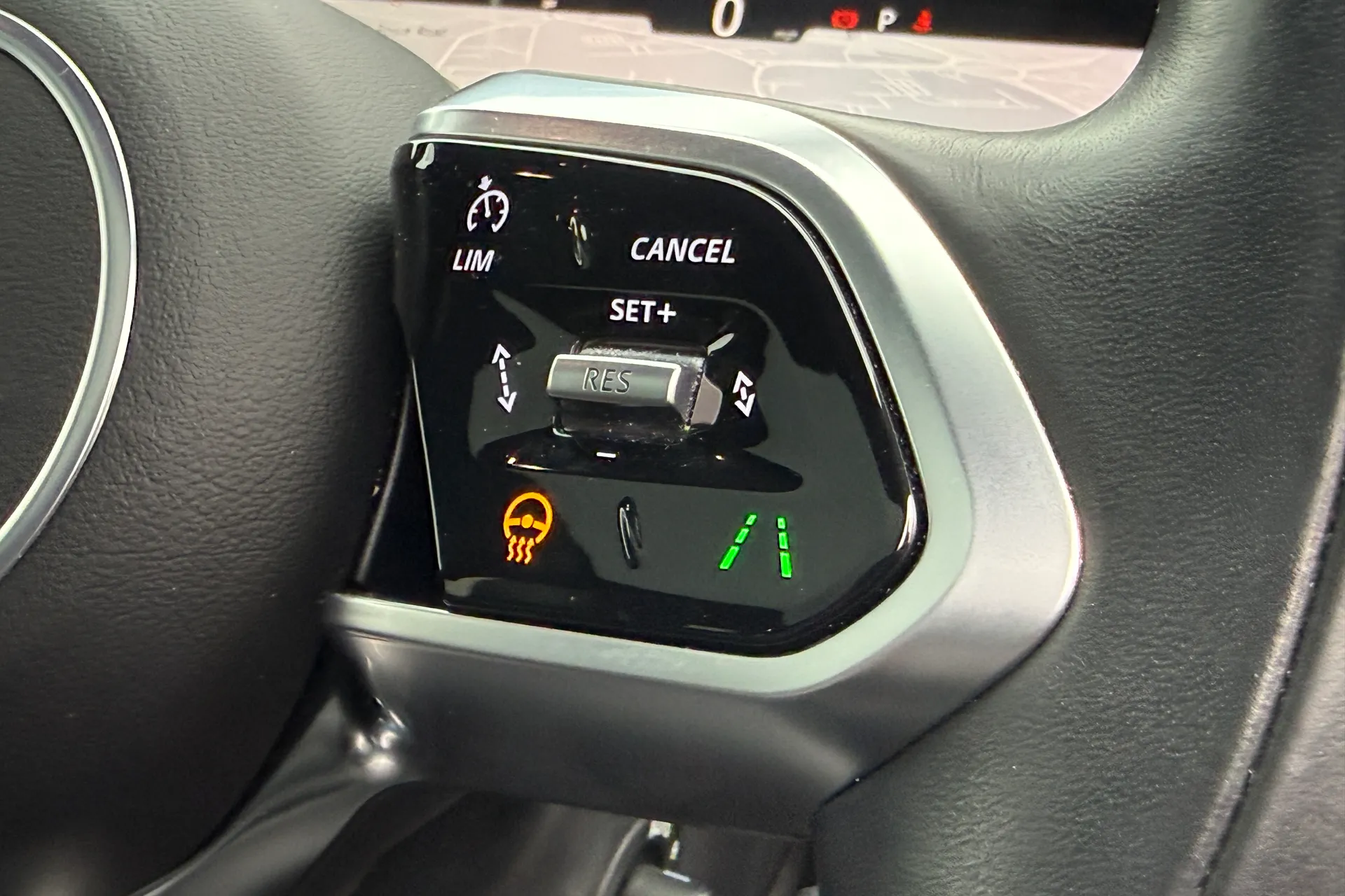 Jaguar F-PACE thumbnail image number 44