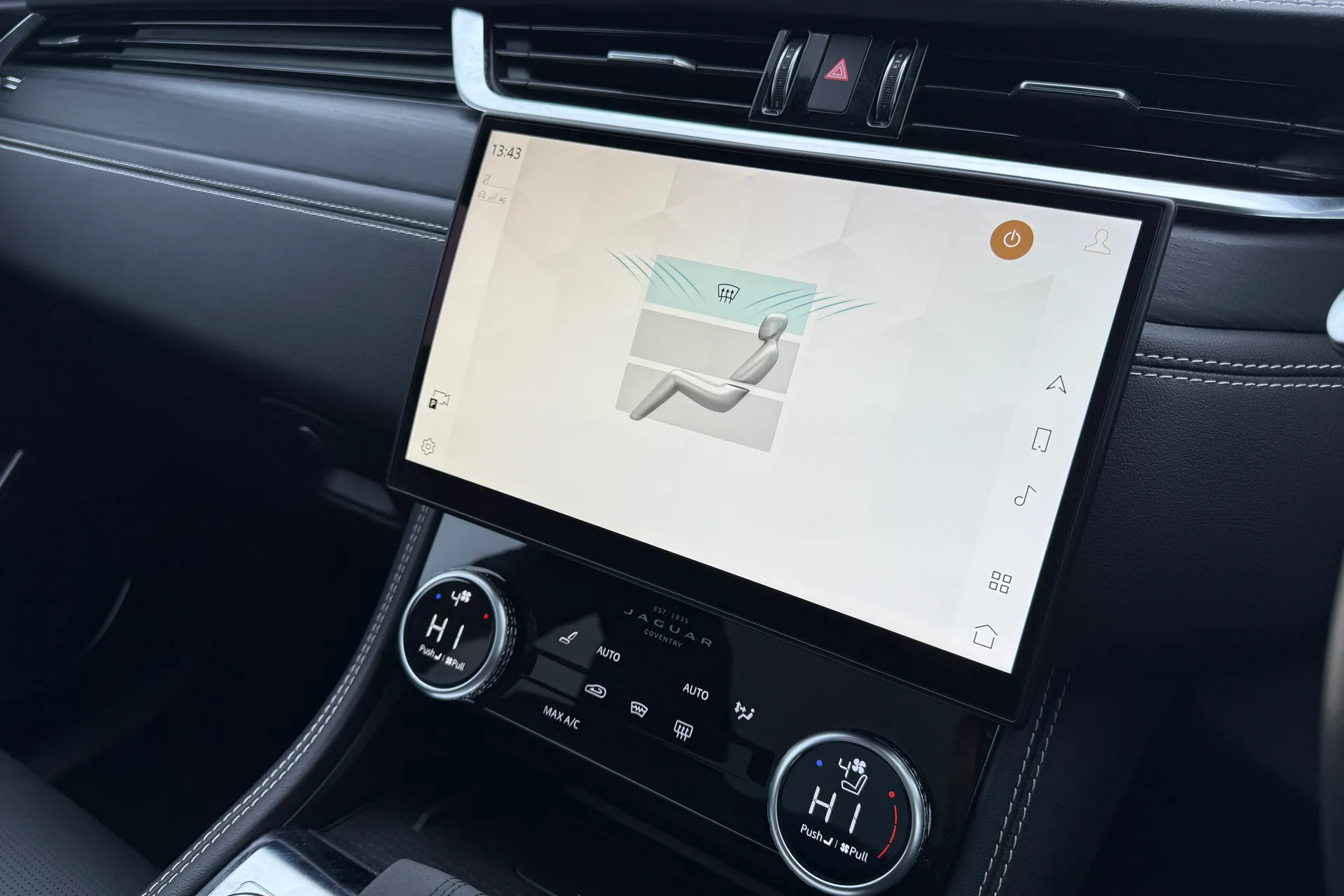 Jaguar F-PACE thumbnail image number 50