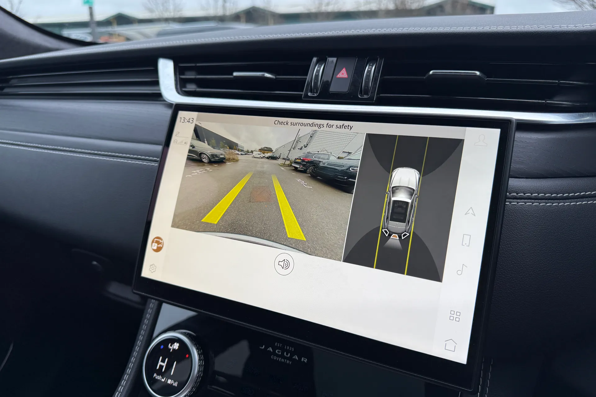 Jaguar F-PACE thumbnail image number 6