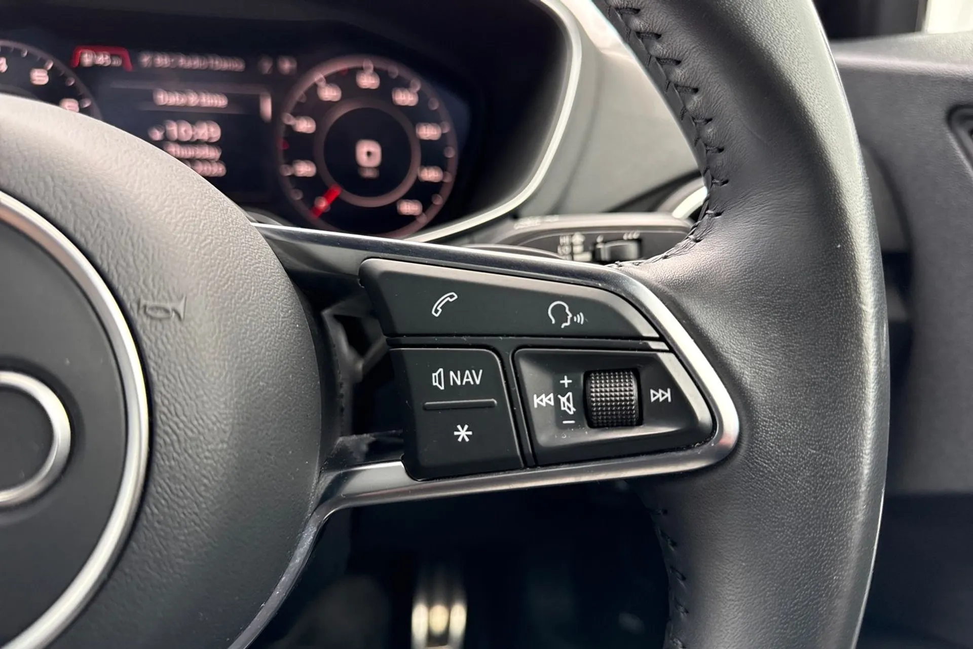 Audi TT thumbnail image number 19