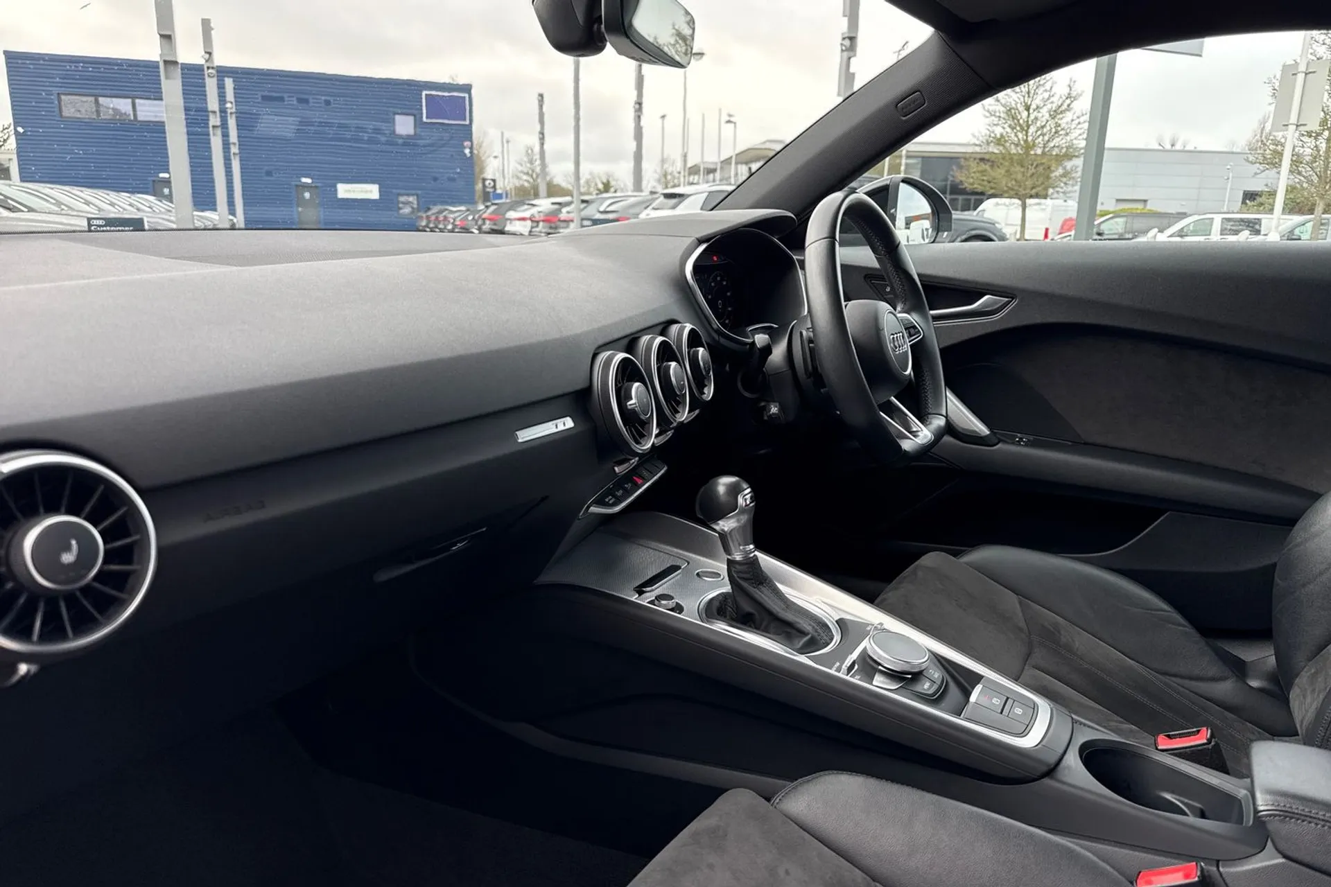 Audi TT thumbnail image number 15