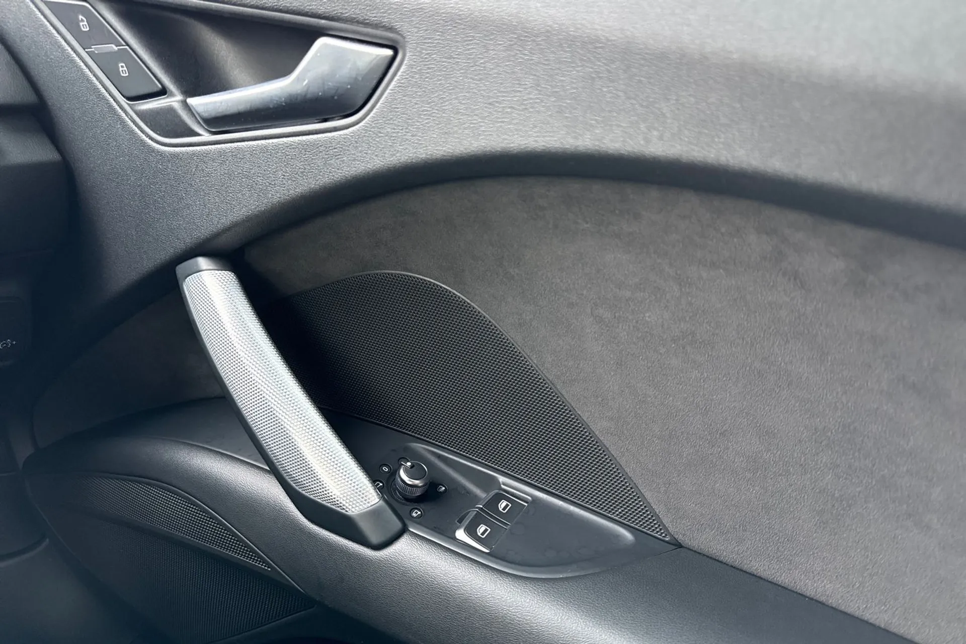 Audi TT thumbnail image number 44