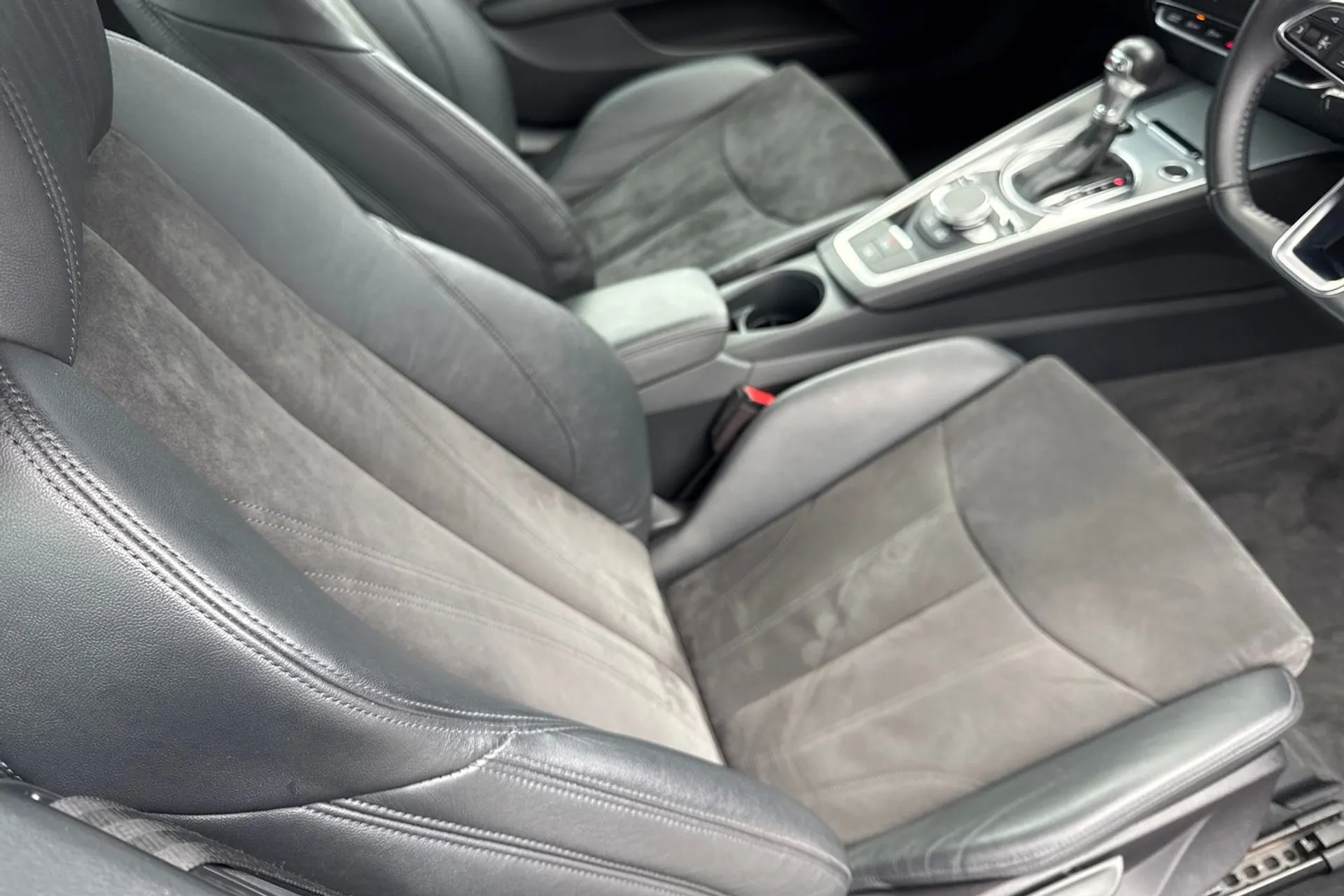 Audi TT thumbnail image number 43