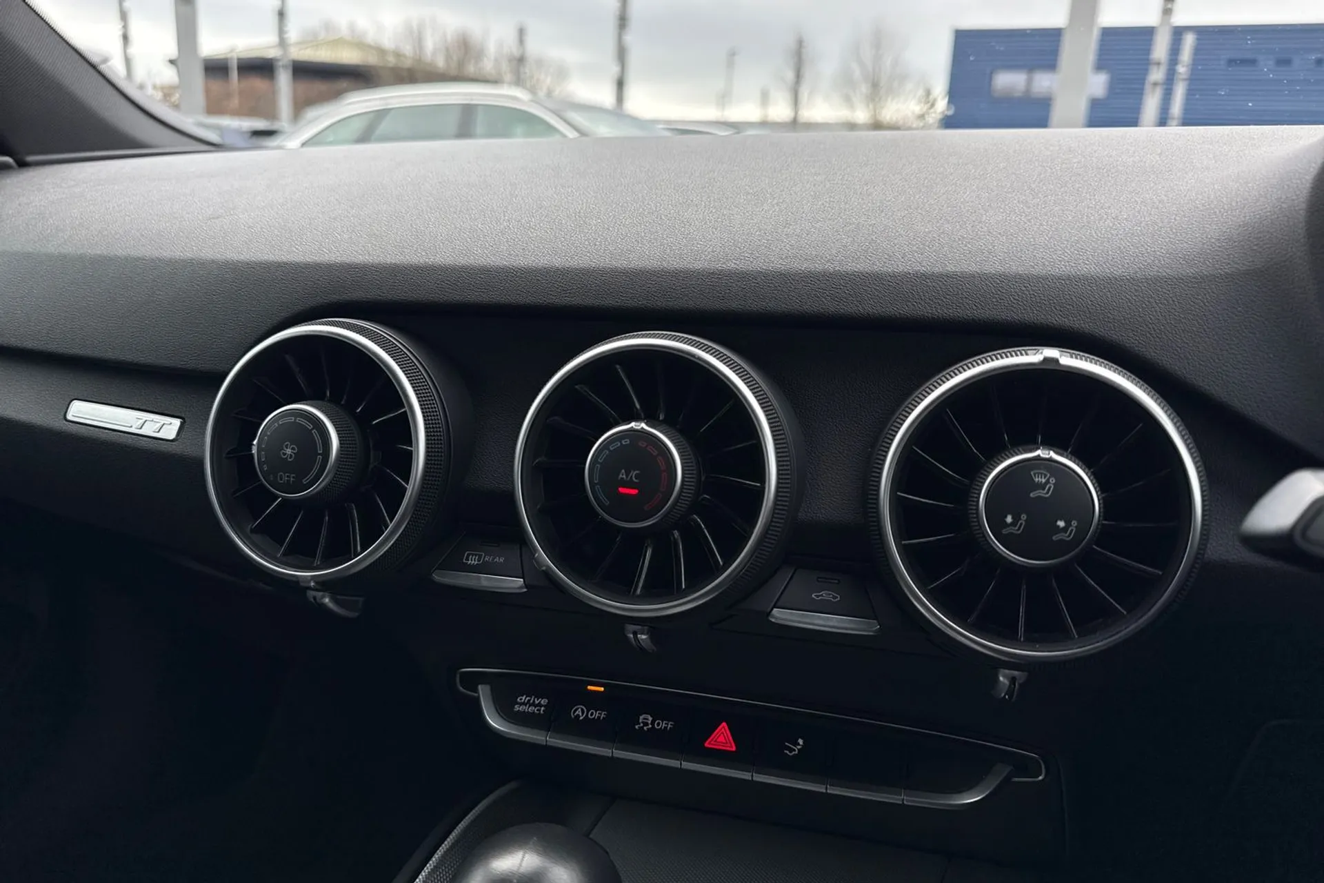 Audi TT thumbnail image number 12