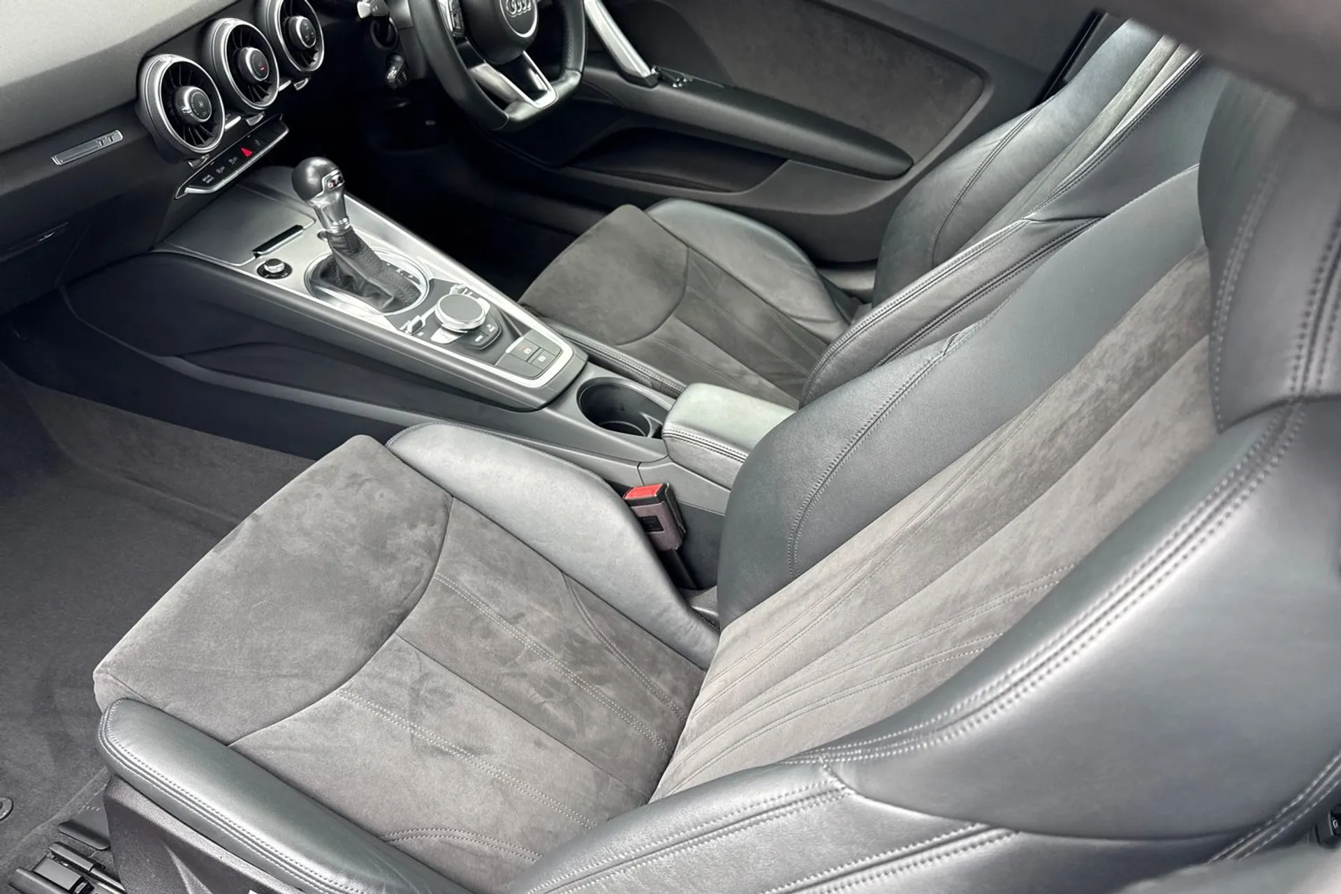 Audi TT thumbnail image number 42