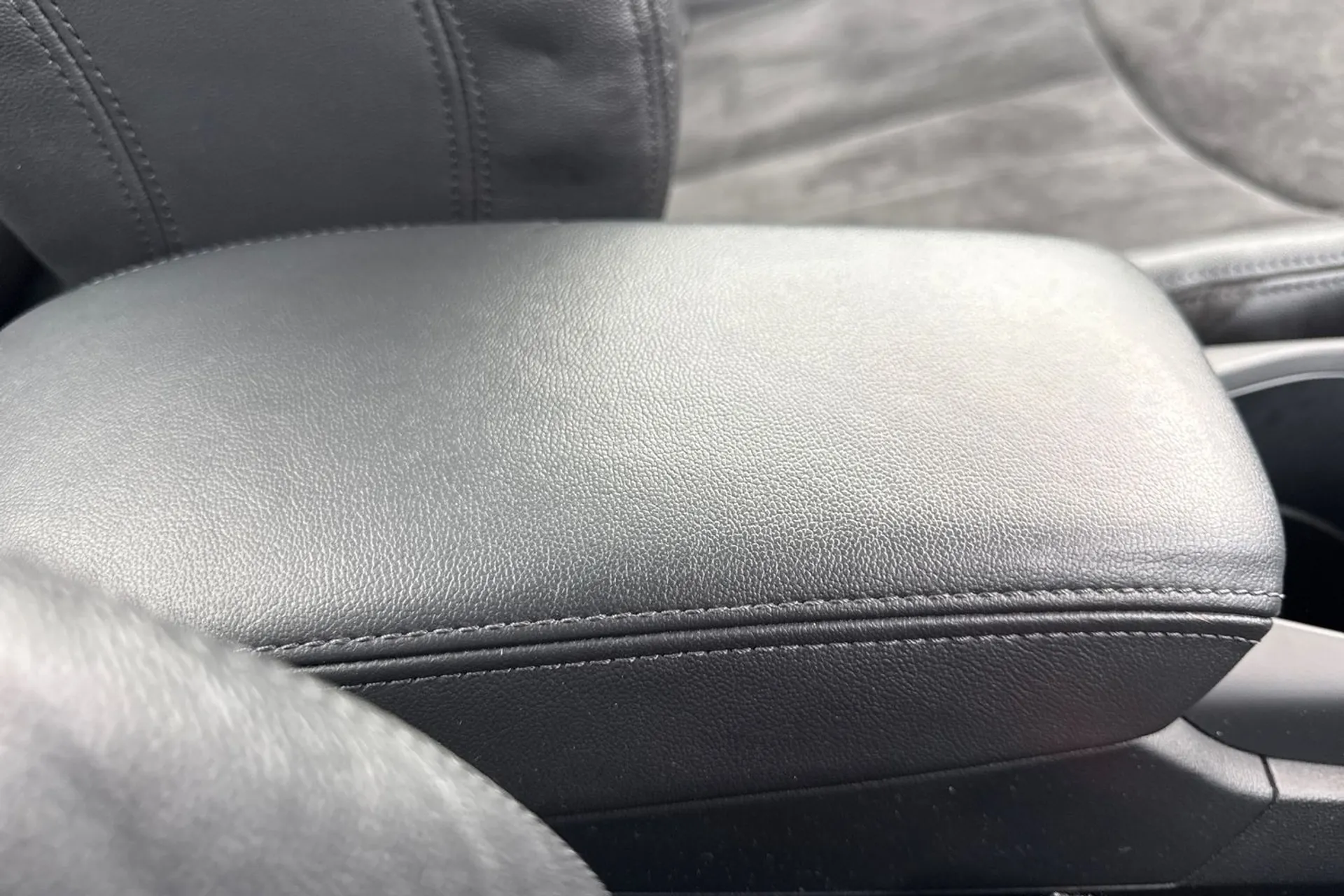 Audi TT thumbnail image number 33