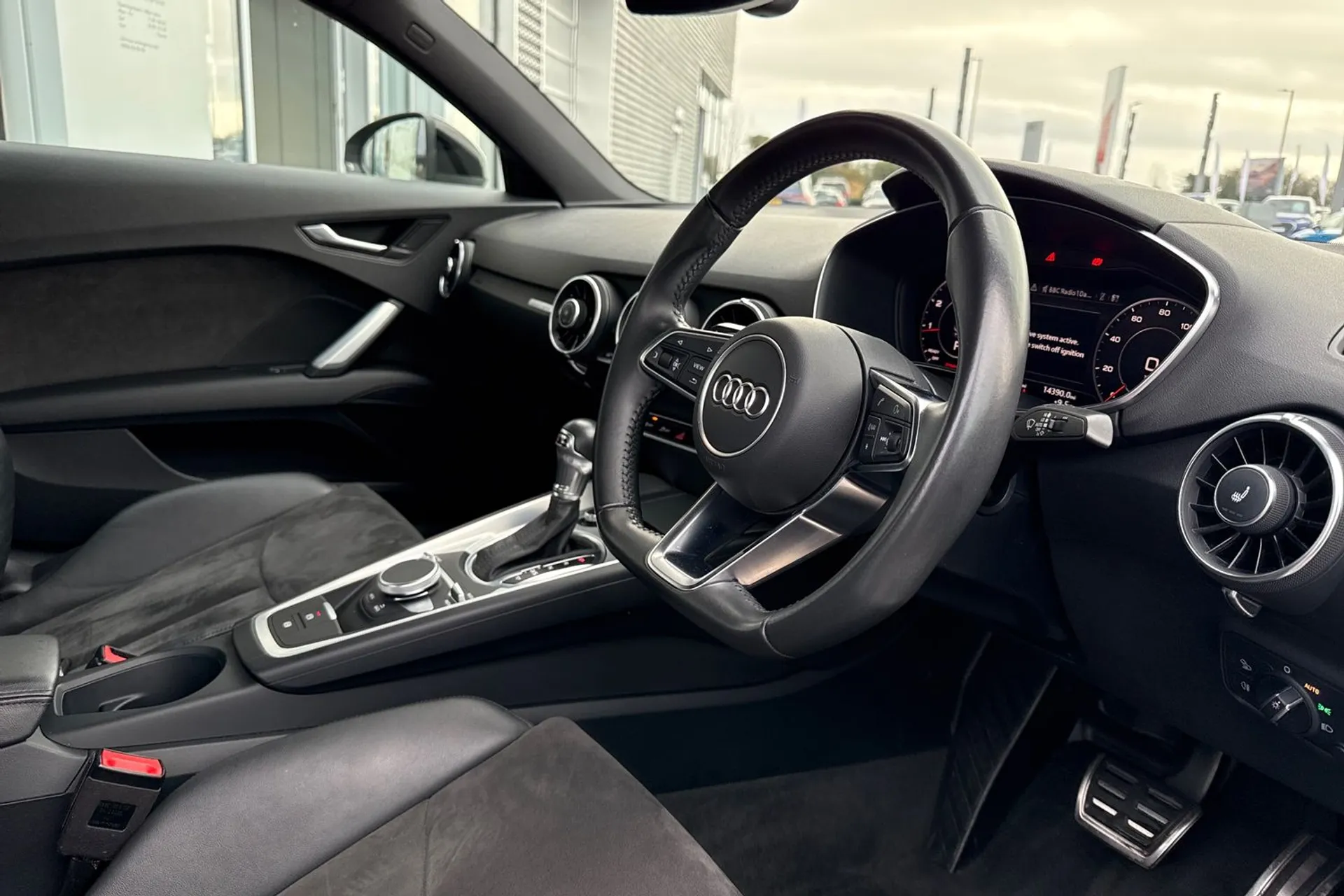 Audi TT thumbnail image number 21