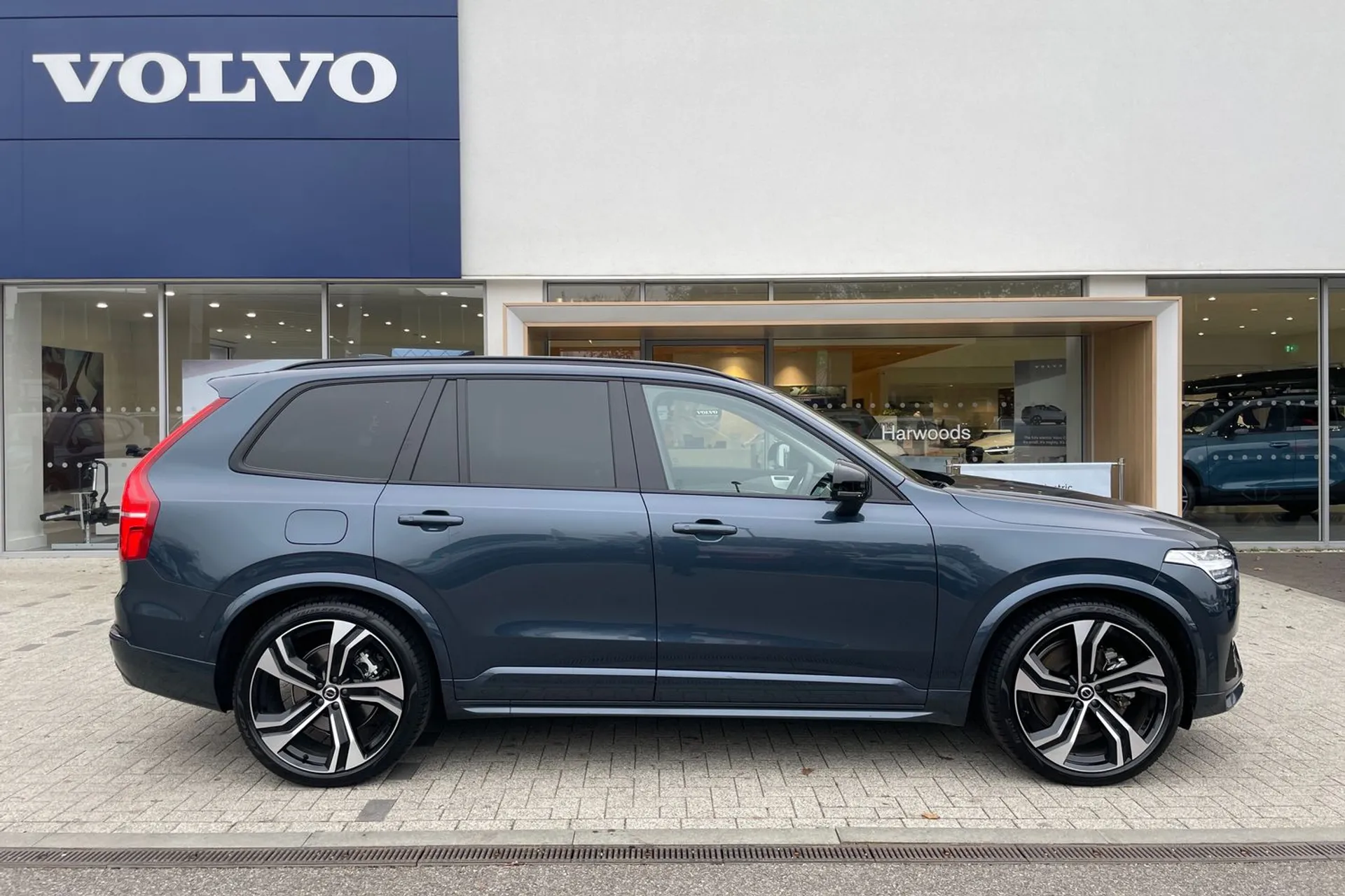 Volvo XC90 thumbnail image number 2