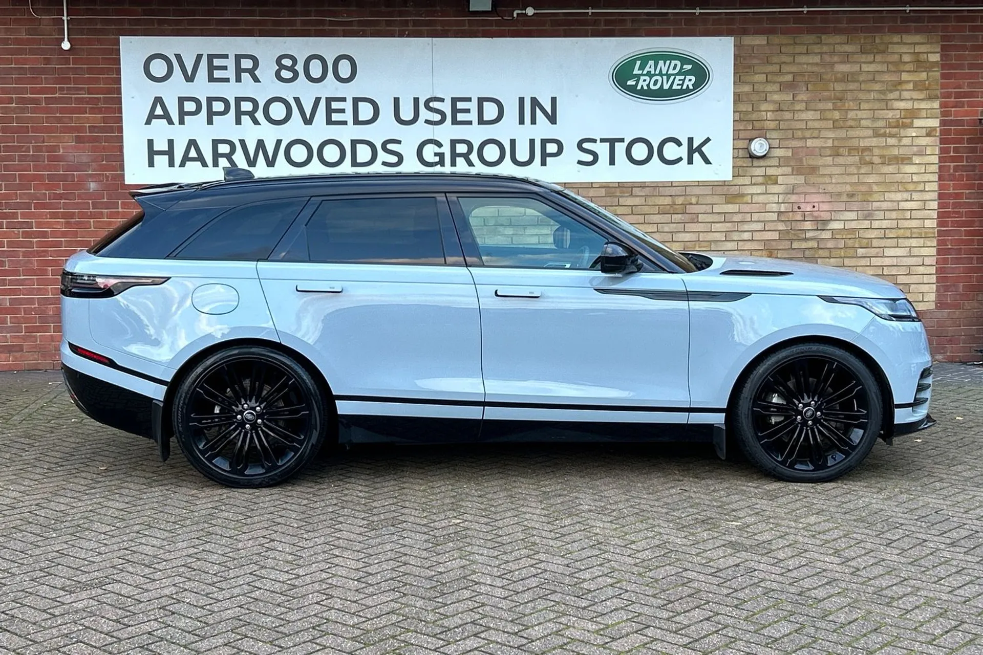 LAND ROVER RANGE ROVER VELAR thumbnail image number 2