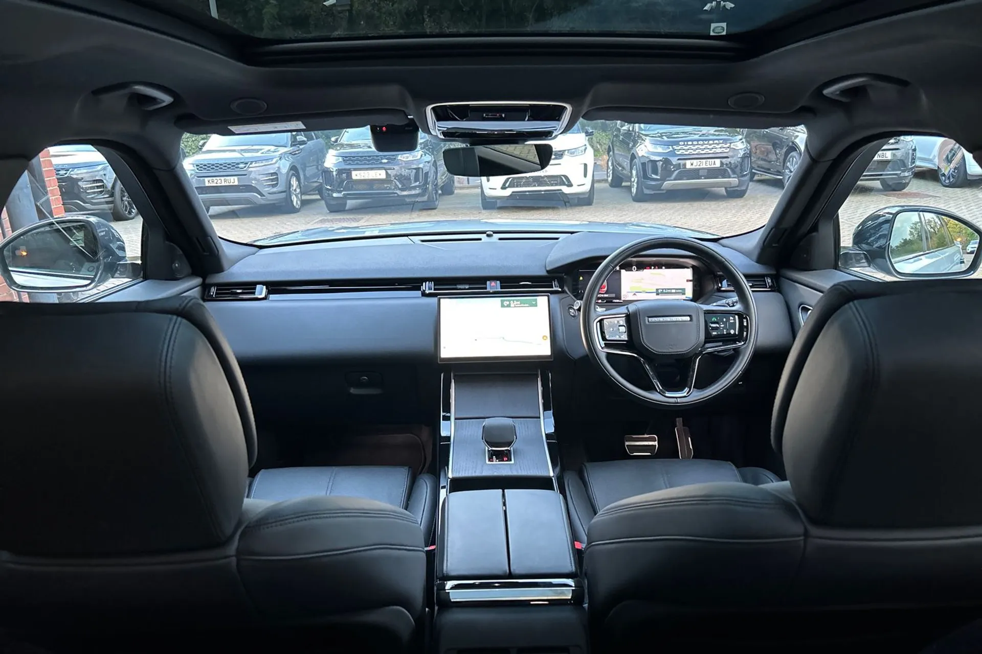 LAND ROVER RANGE ROVER VELAR thumbnail image number 3