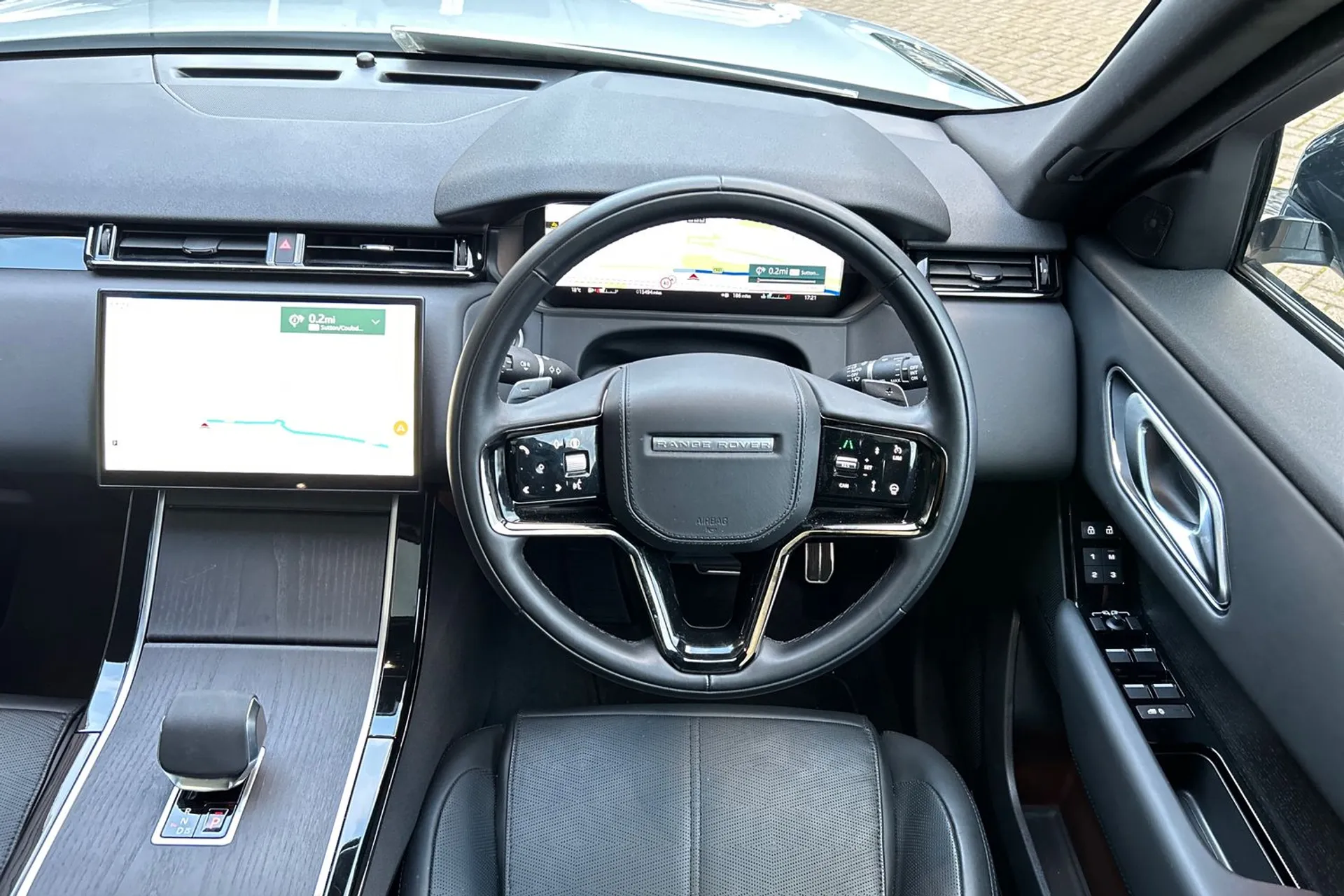 LAND ROVER RANGE ROVER VELAR thumbnail image number 26