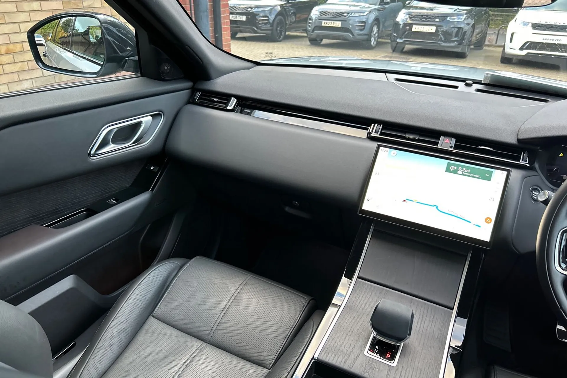 LAND ROVER RANGE ROVER VELAR thumbnail image number 23