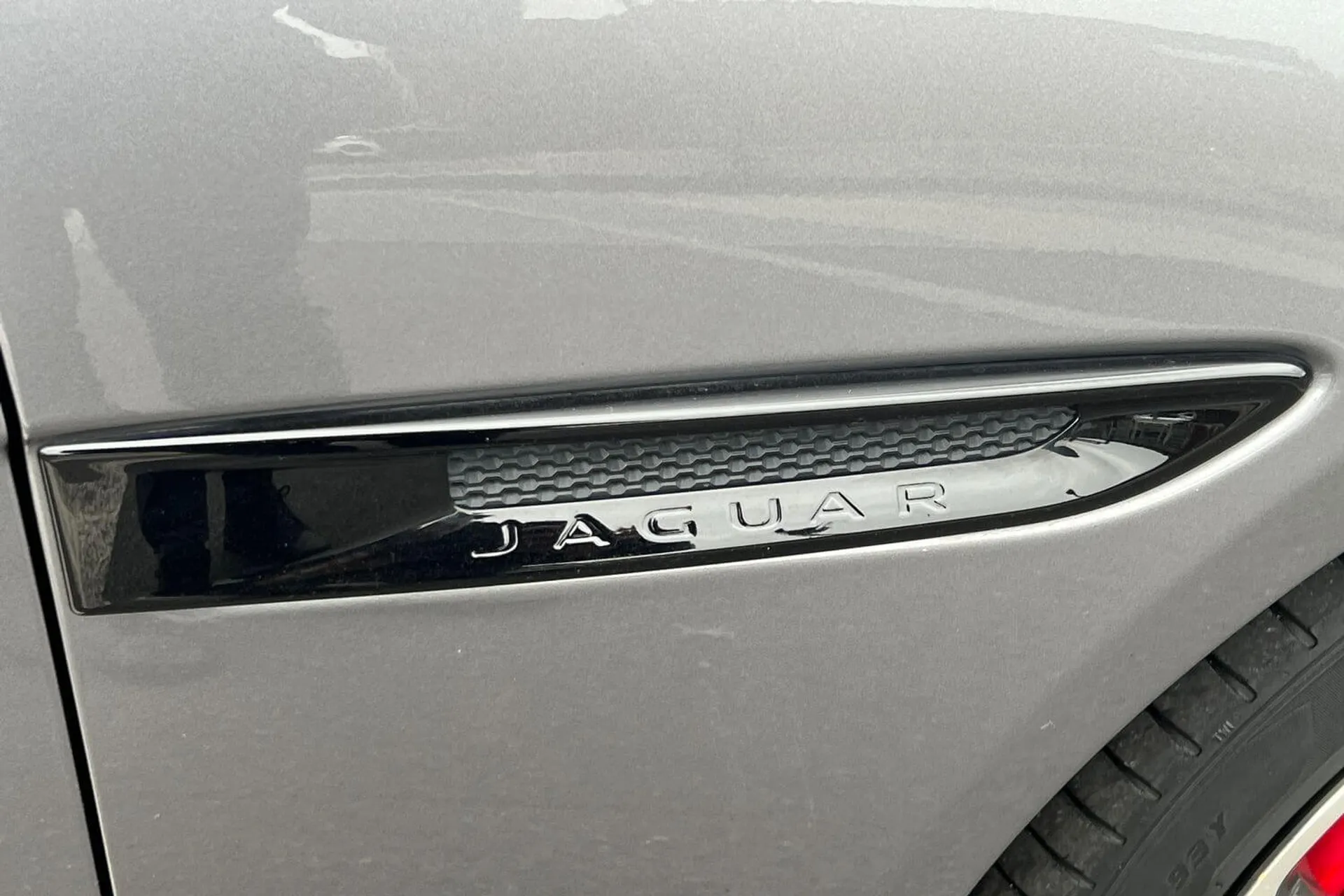 Jaguar XE thumbnail image number 54