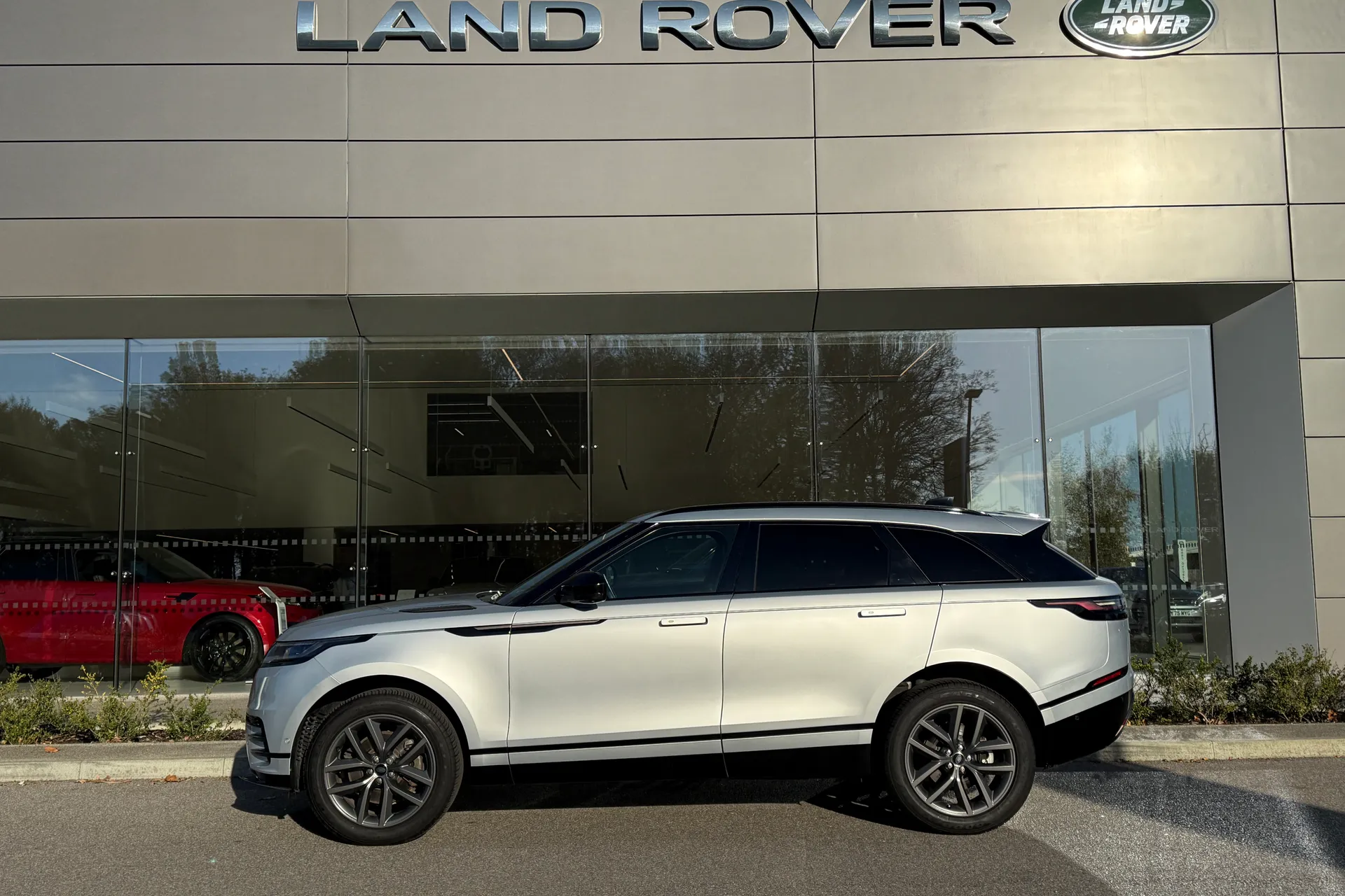 LAND ROVER RANGE ROVER VELAR thumbnail image number 9