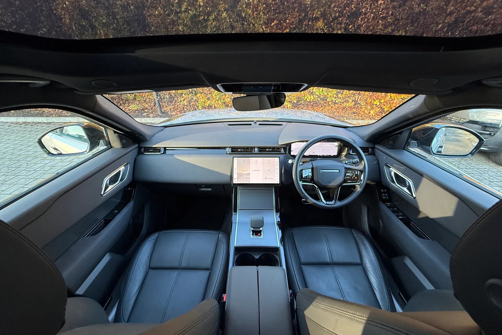 LAND ROVER RANGE ROVER VELAR thumbnail image number 3