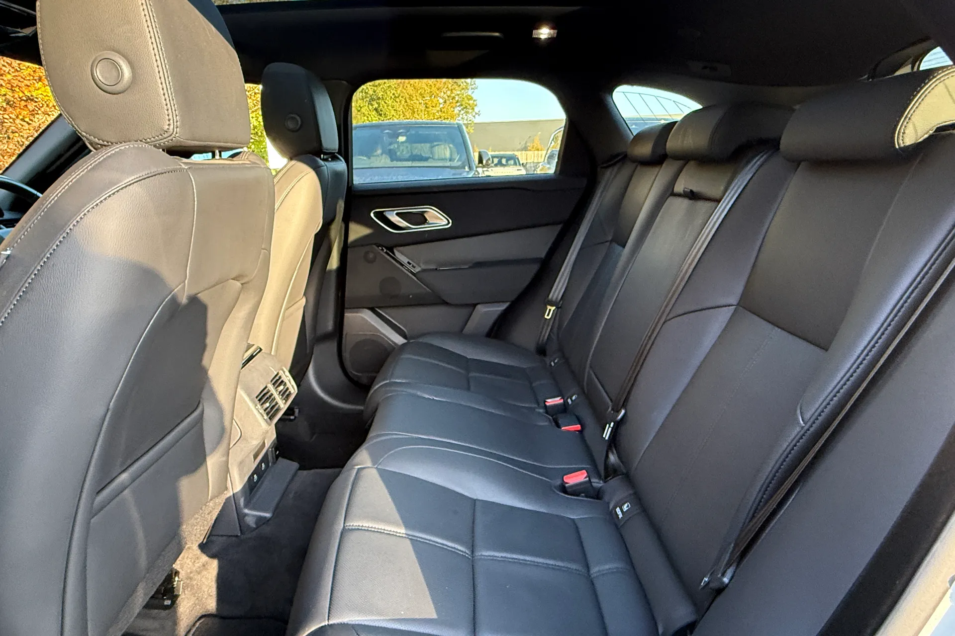 LAND ROVER RANGE ROVER VELAR thumbnail image number 45