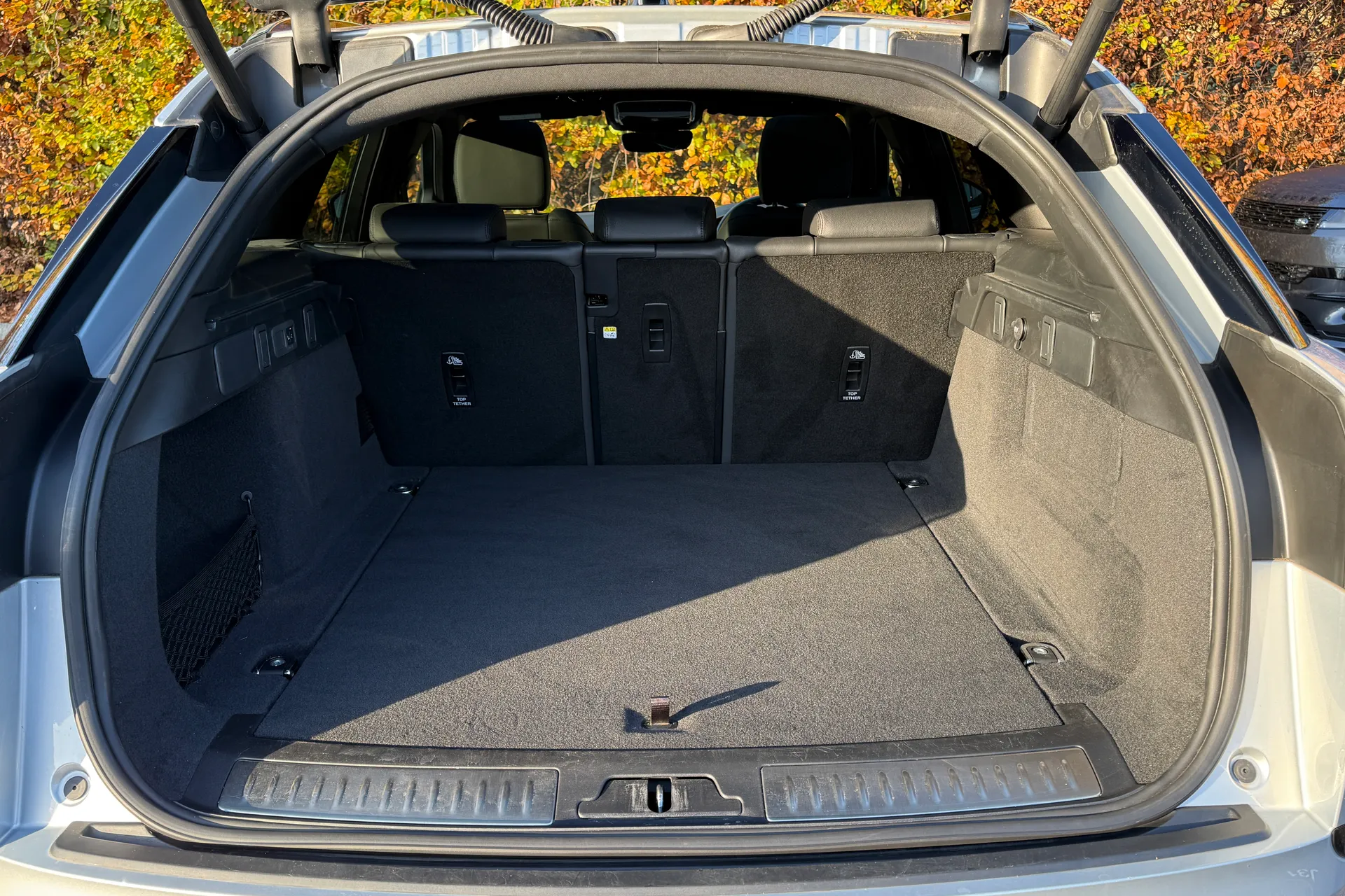 LAND ROVER RANGE ROVER VELAR thumbnail image number 31