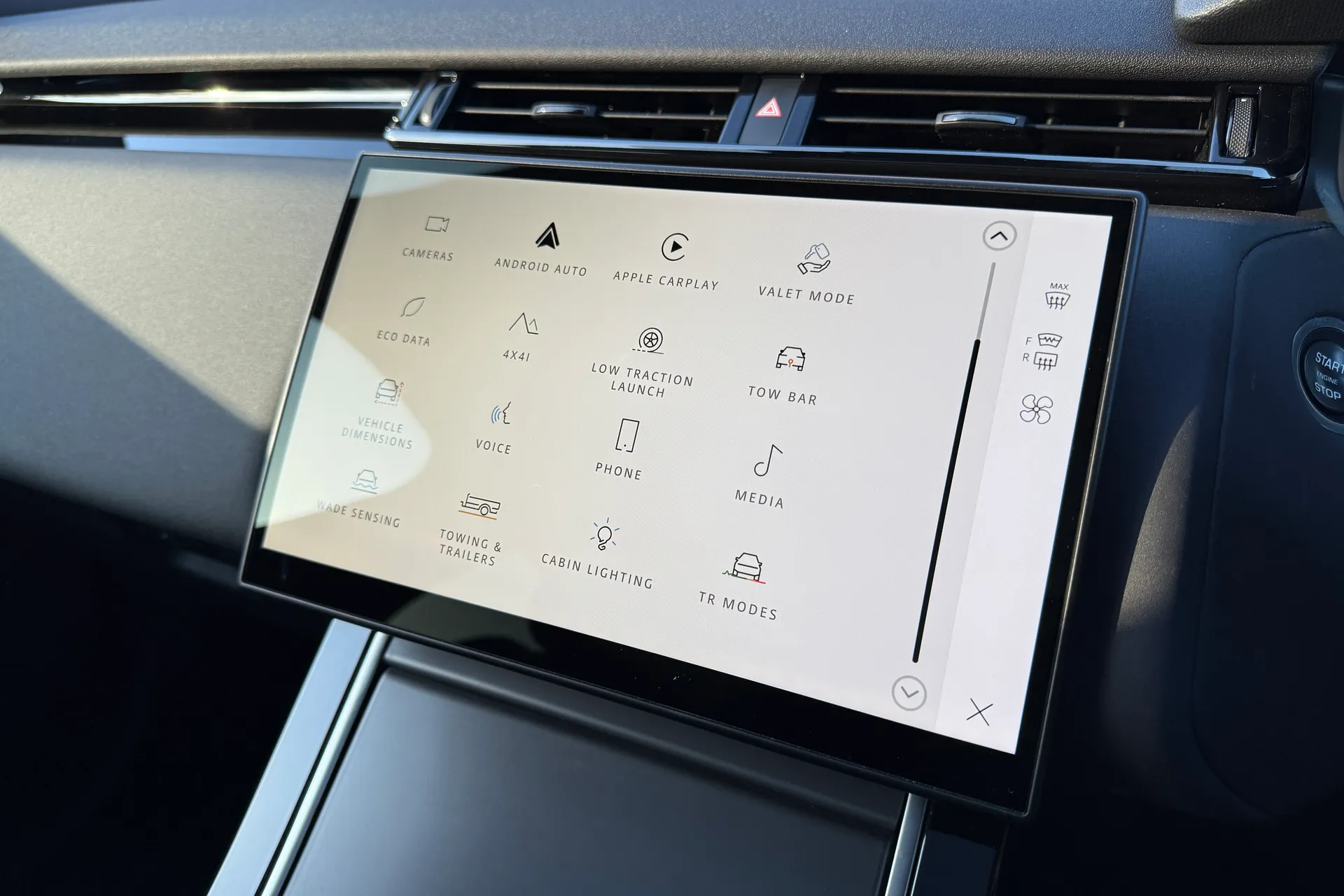 LAND ROVER RANGE ROVER VELAR thumbnail image number 52