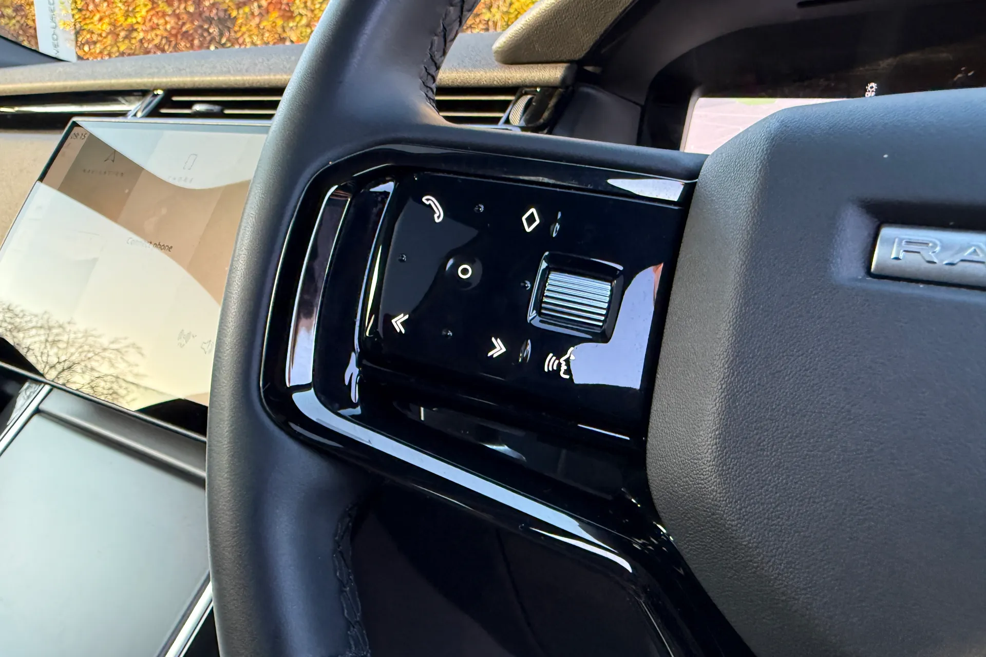 LAND ROVER RANGE ROVER VELAR thumbnail image number 46