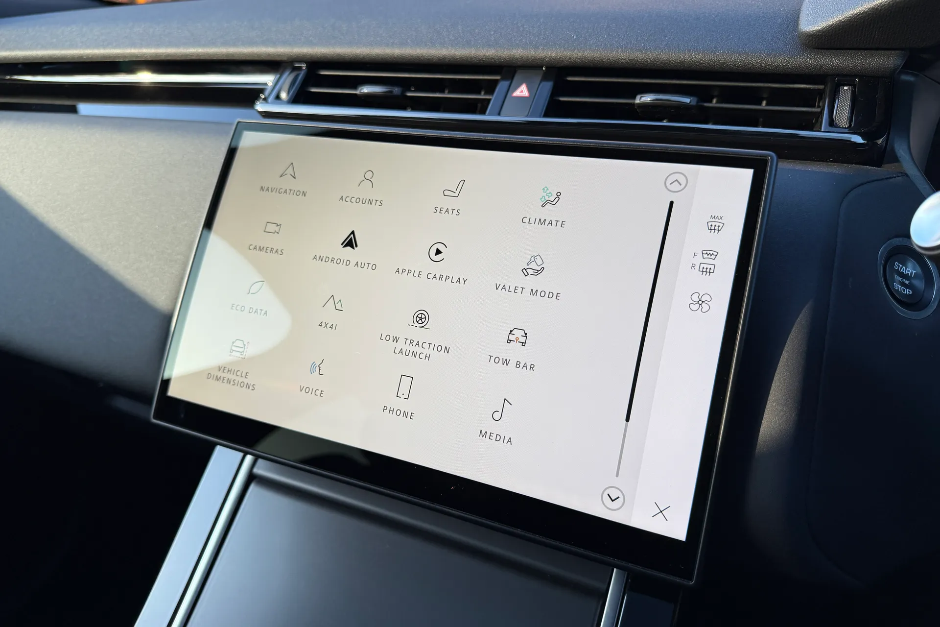 LAND ROVER RANGE ROVER VELAR thumbnail image number 51