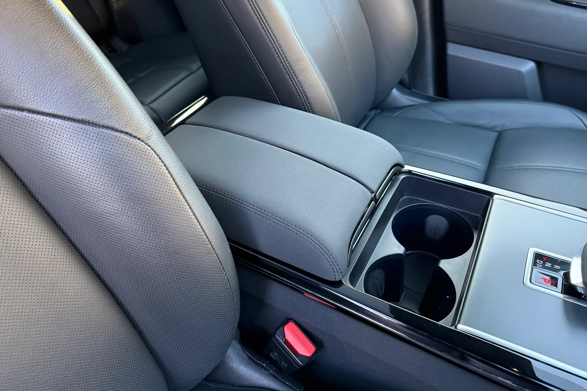 LAND ROVER RANGE ROVER VELAR thumbnail image number 42