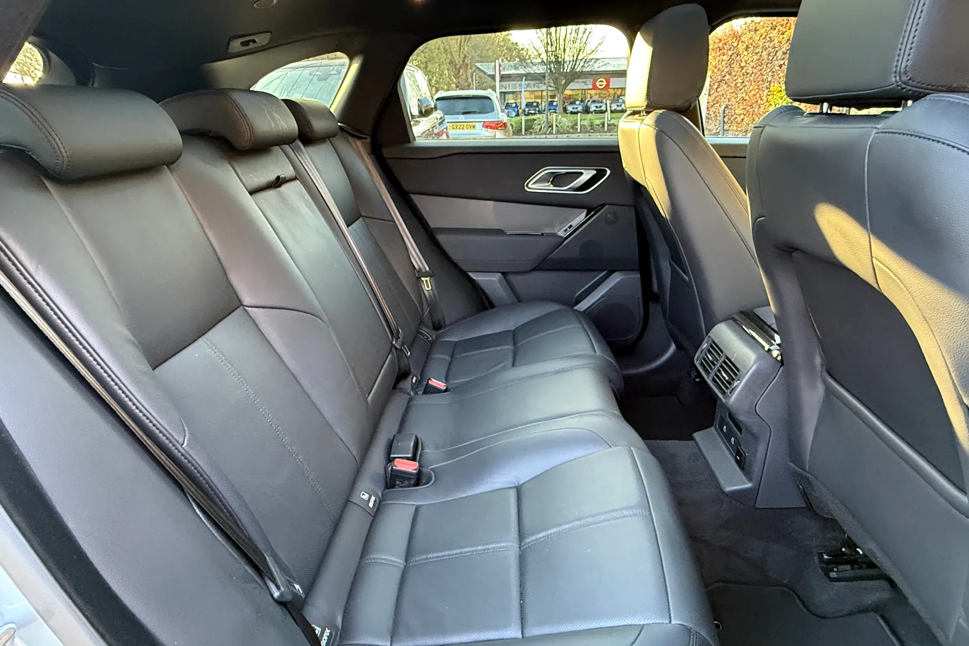 LAND ROVER RANGE ROVER VELAR thumbnail image number 34