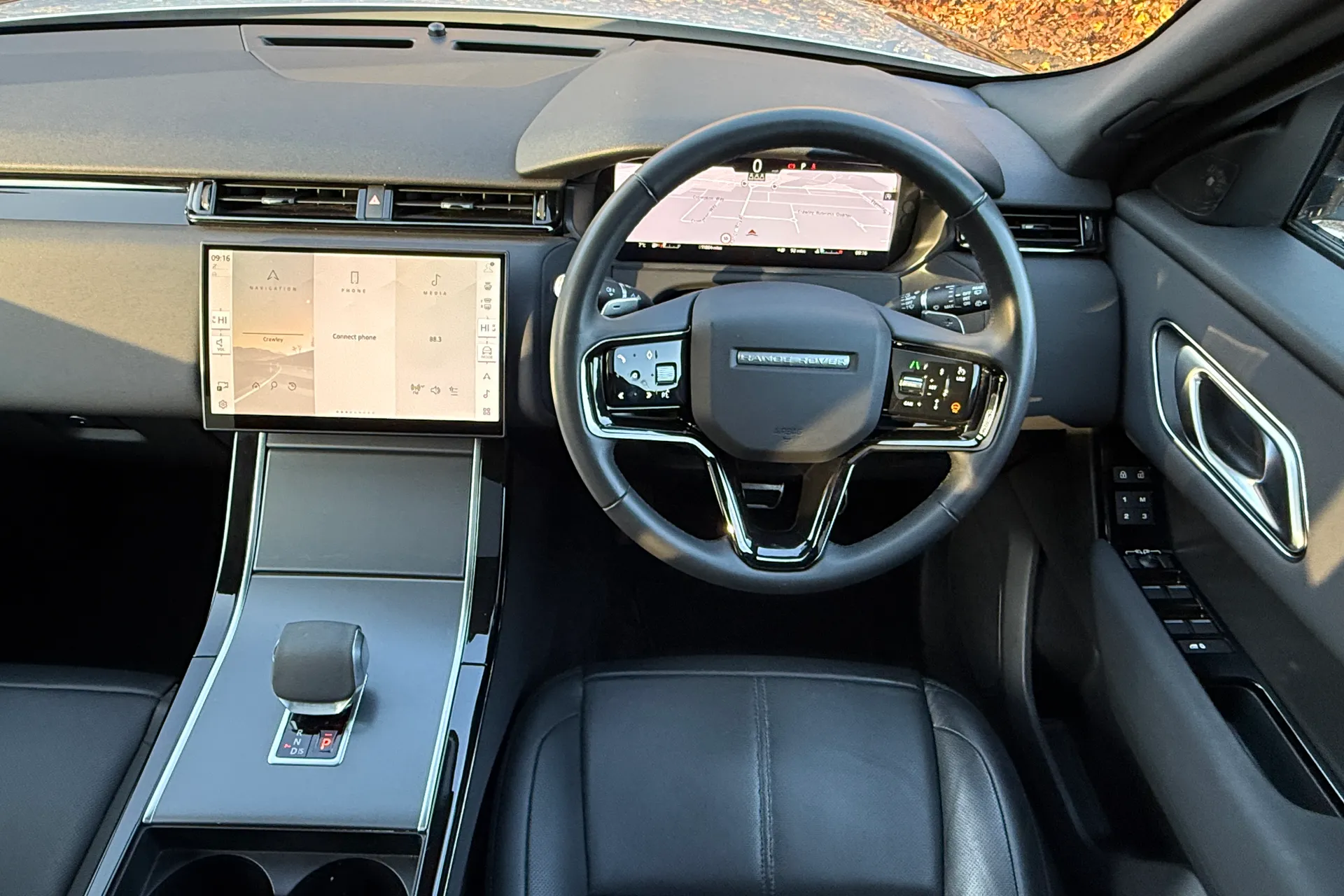 LAND ROVER RANGE ROVER VELAR thumbnail image number 26