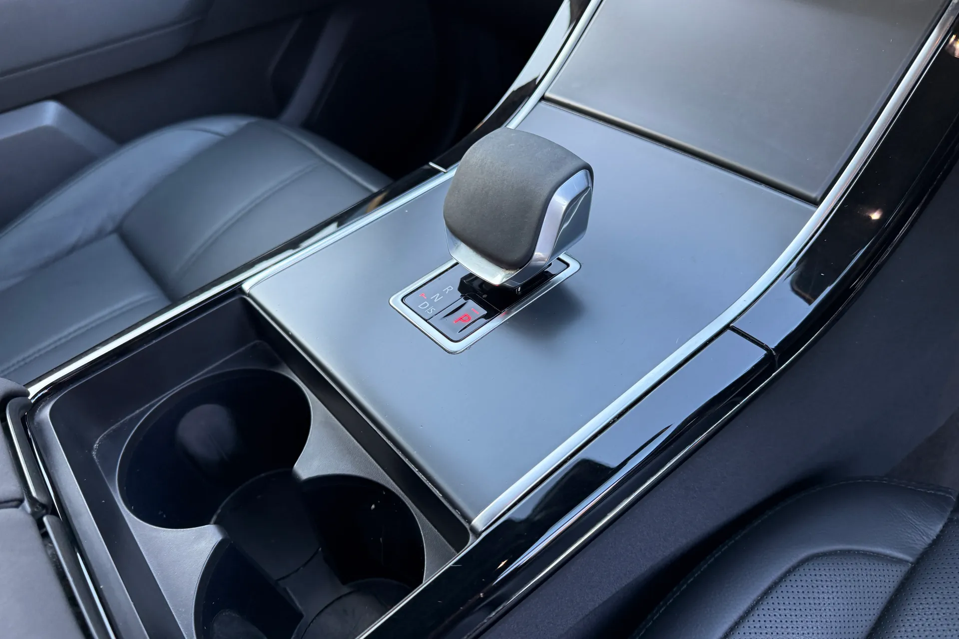 LAND ROVER RANGE ROVER VELAR thumbnail image number 24