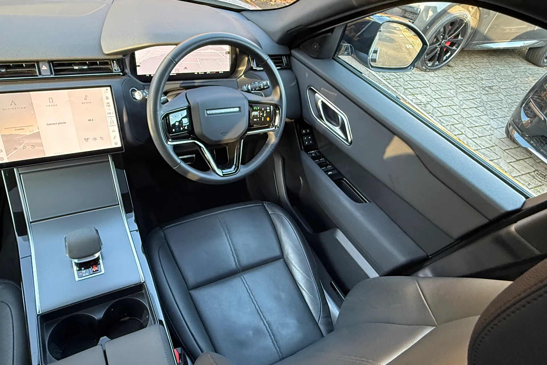 LAND ROVER RANGE ROVER VELAR thumbnail image number 27