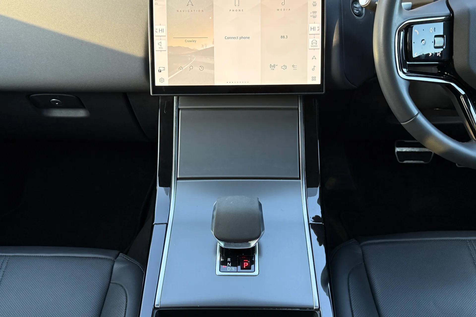 LAND ROVER RANGE ROVER VELAR thumbnail image number 25