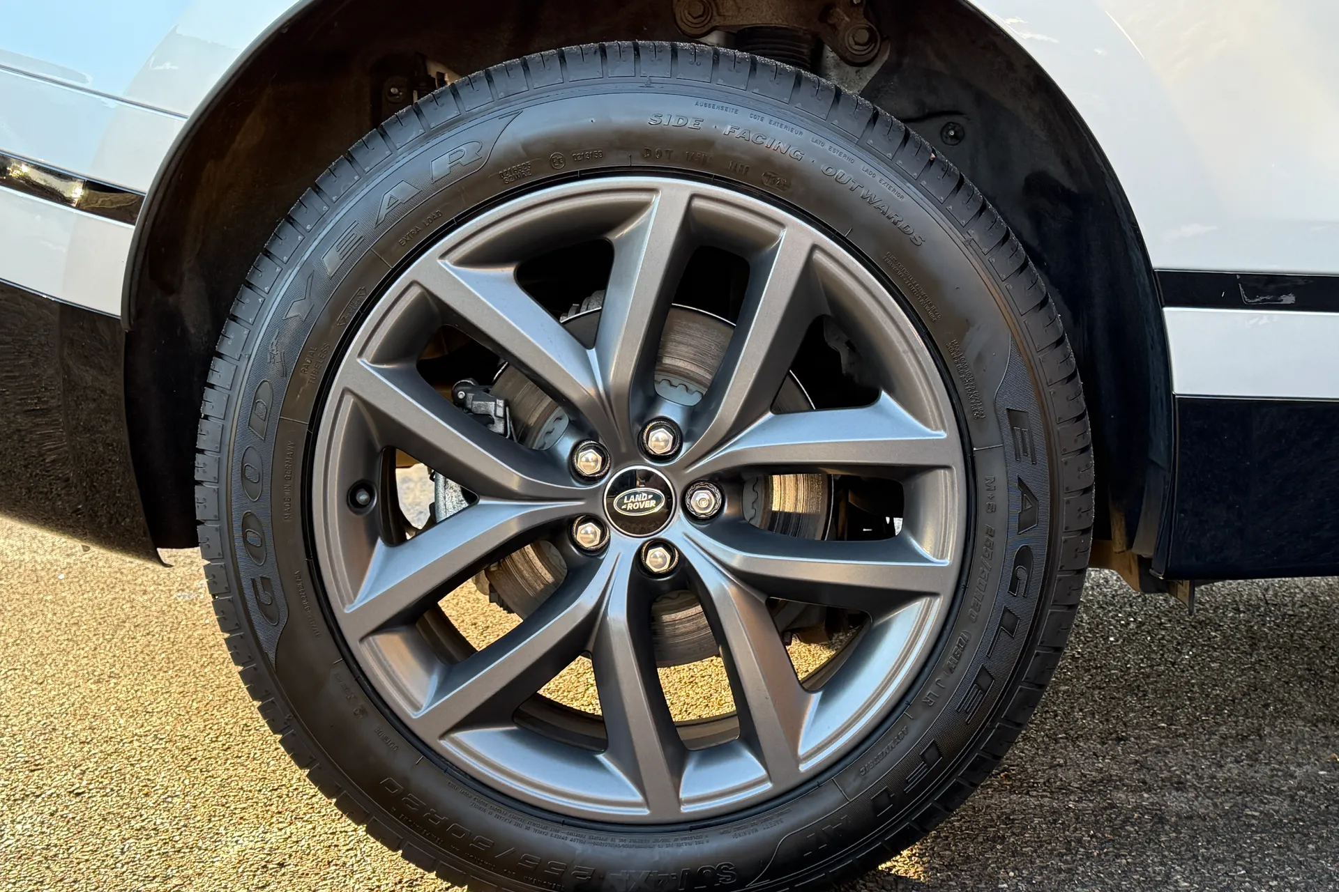 LAND ROVER RANGE ROVER VELAR thumbnail image number 20