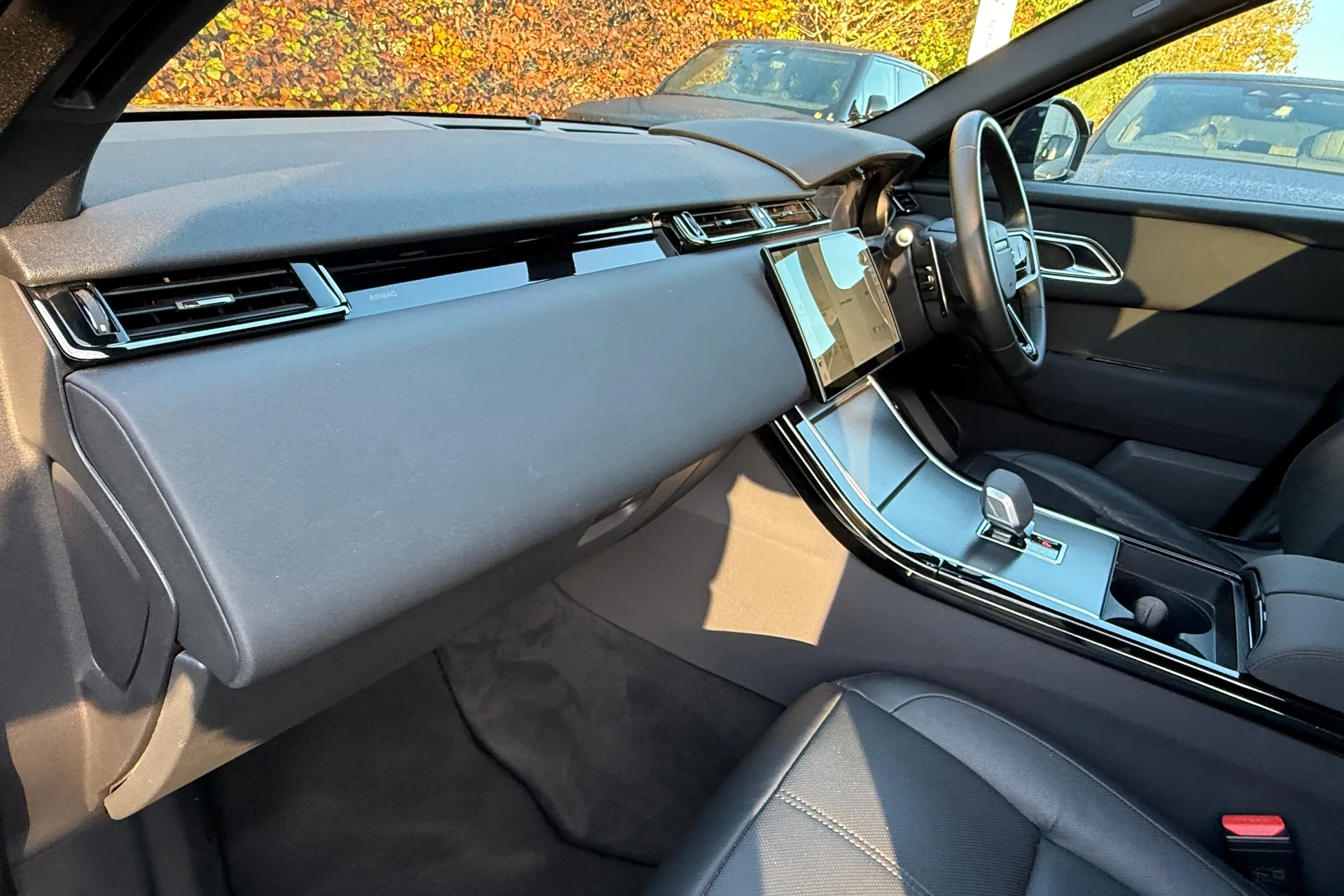 LAND ROVER RANGE ROVER VELAR thumbnail image number 43