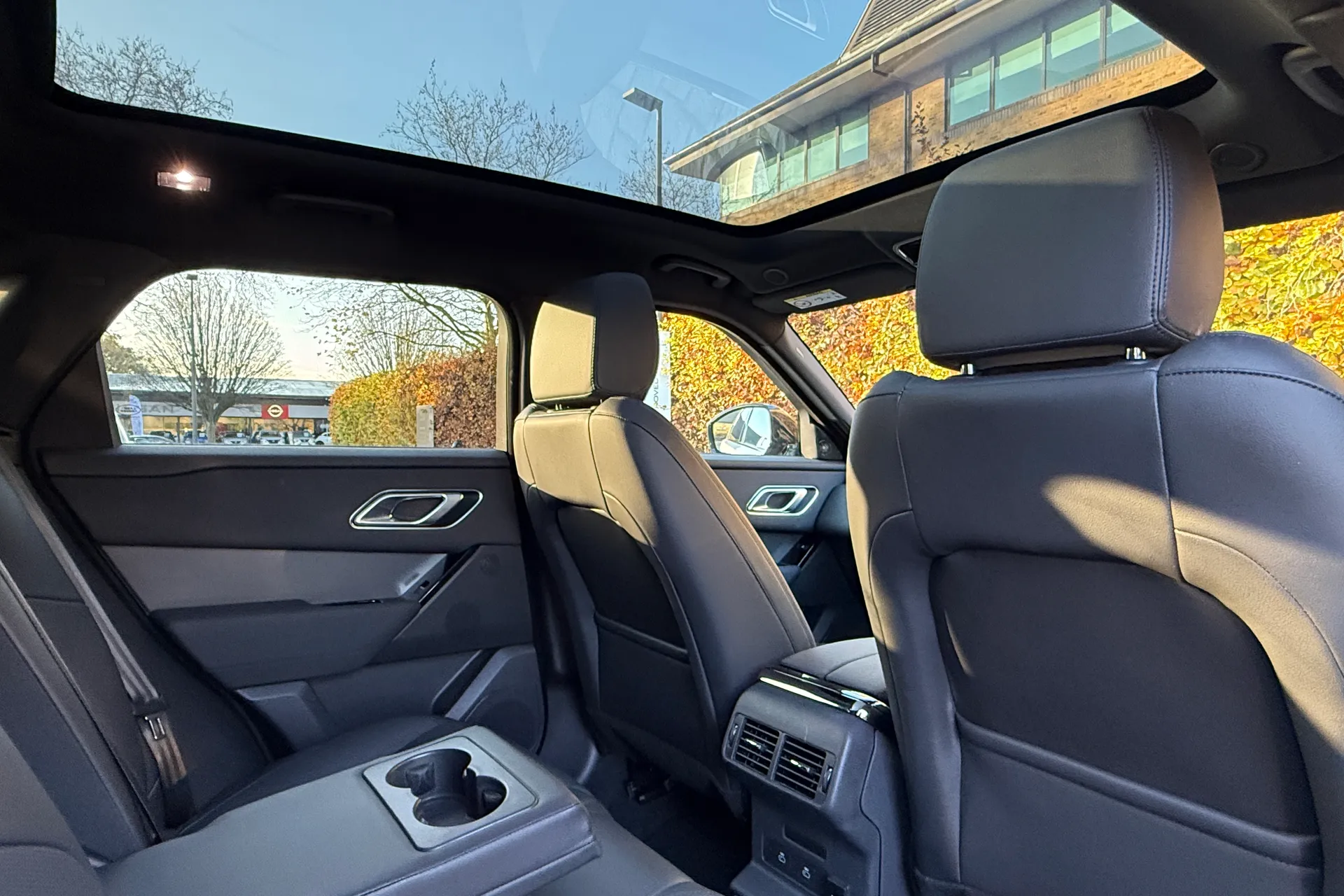 LAND ROVER RANGE ROVER VELAR thumbnail image number 35