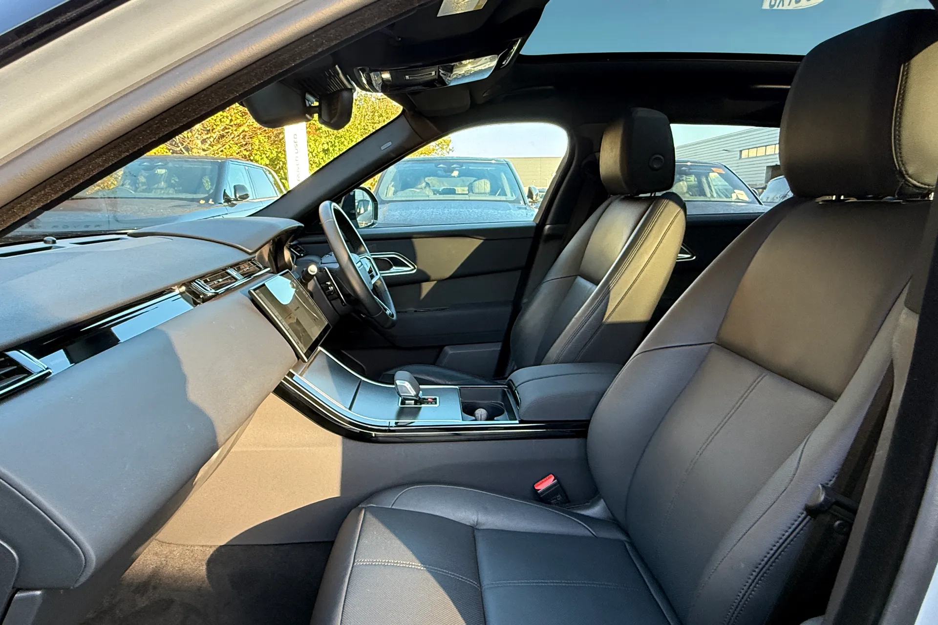 LAND ROVER RANGE ROVER VELAR thumbnail image number 44