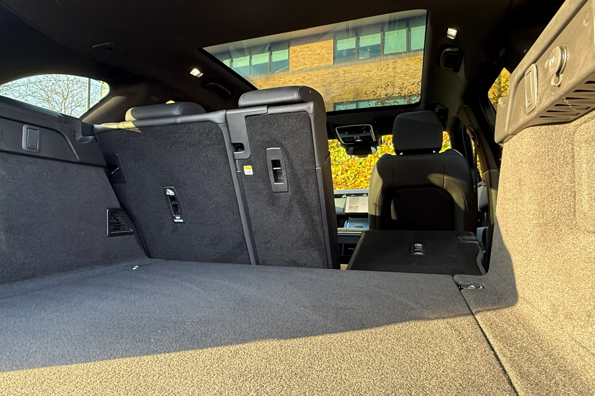 LAND ROVER RANGE ROVER VELAR thumbnail image number 32