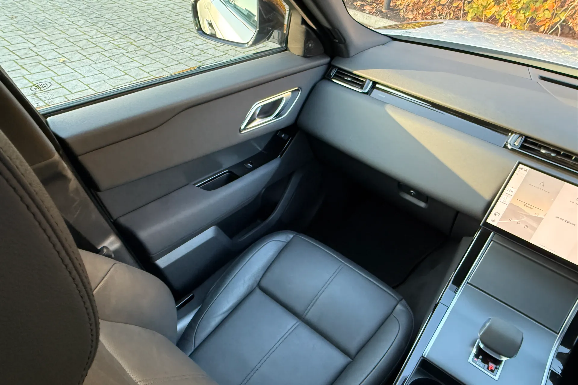 LAND ROVER RANGE ROVER VELAR thumbnail image number 23