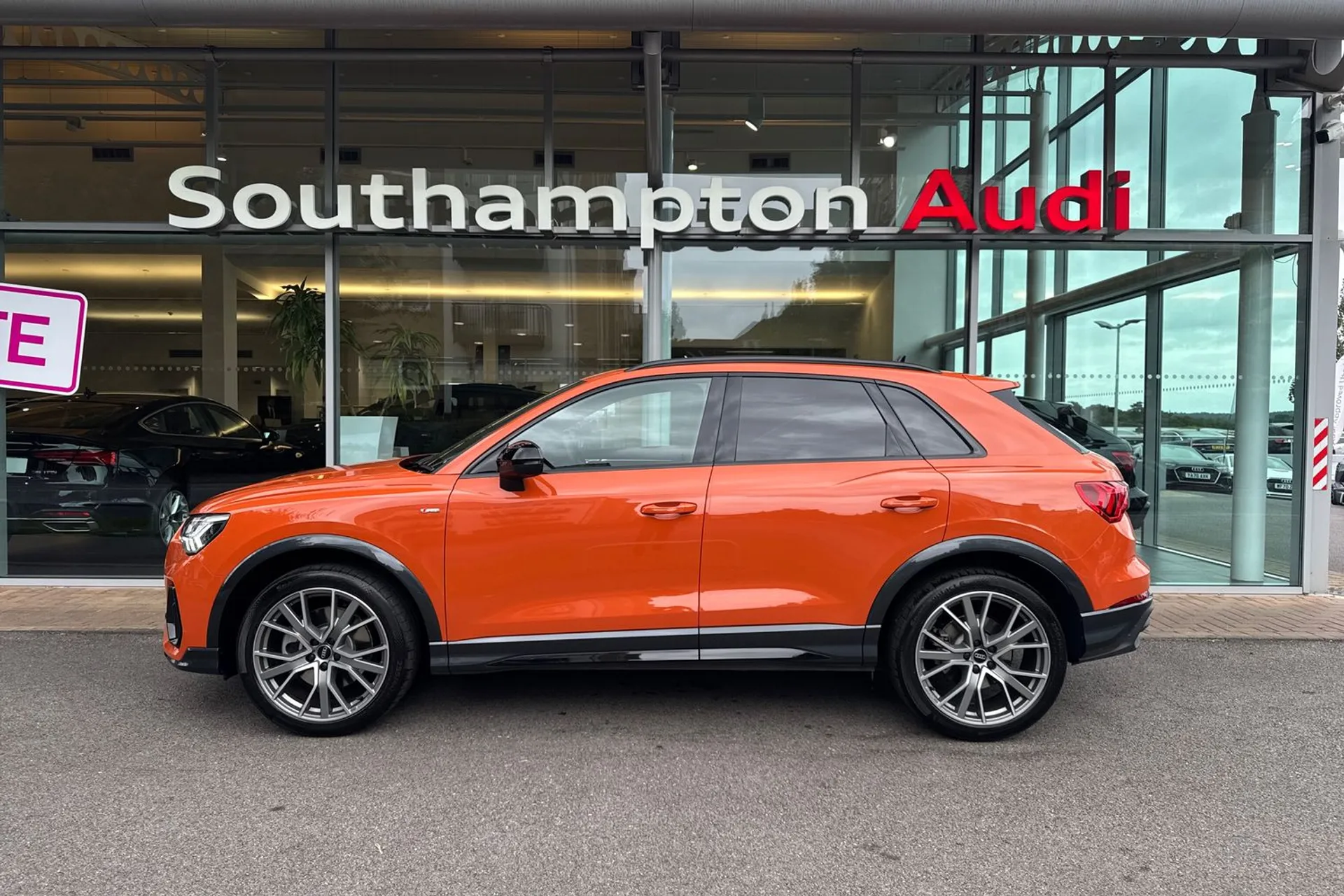 Audi Q3 thumbnail image number 9