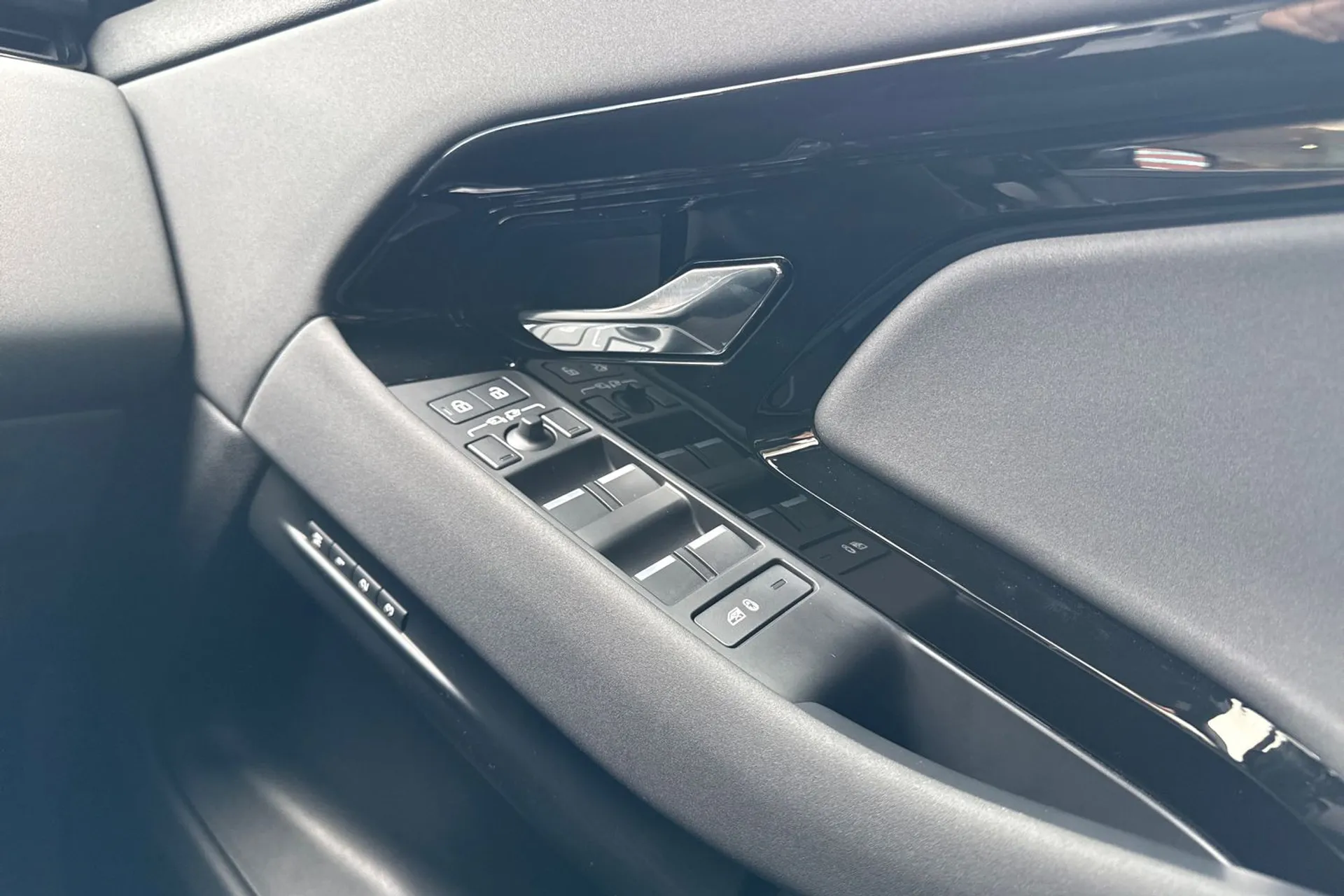 LAND ROVER RANGE ROVER EVOQUE thumbnail image number 39