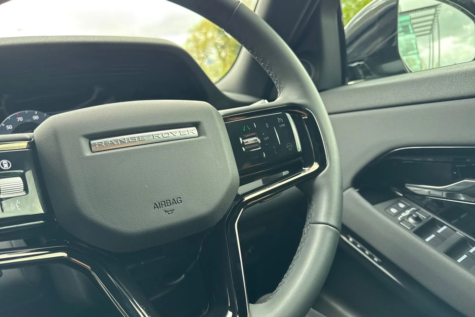 LAND ROVER RANGE ROVER EVOQUE thumbnail image number 37