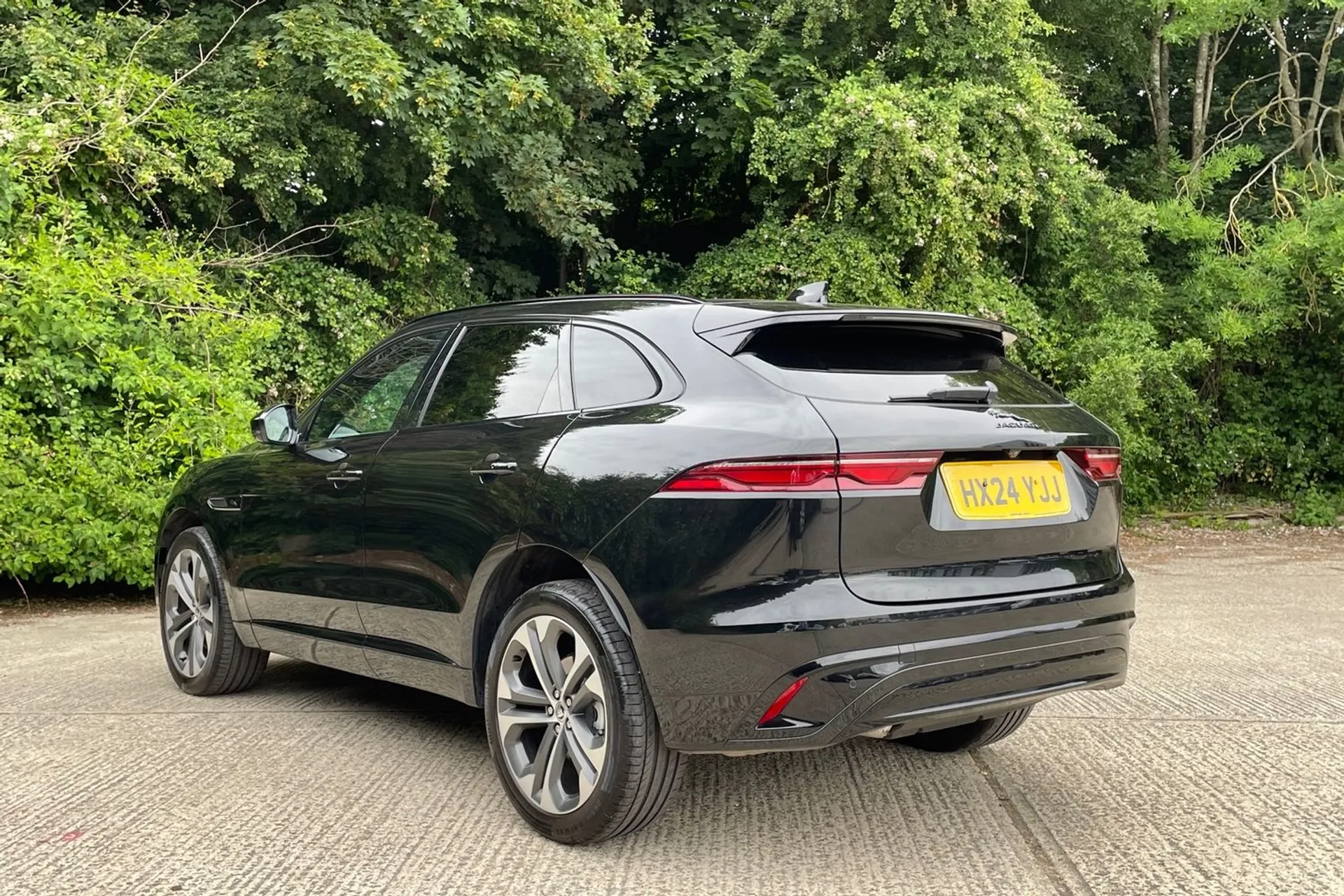 Jaguar F-PACE thumbnail image number 6