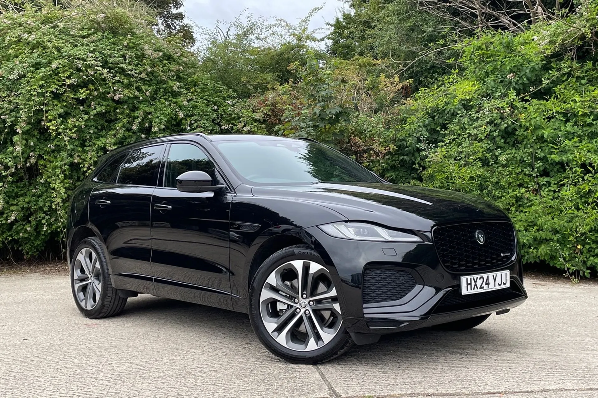 Jaguar F-PACE focused image