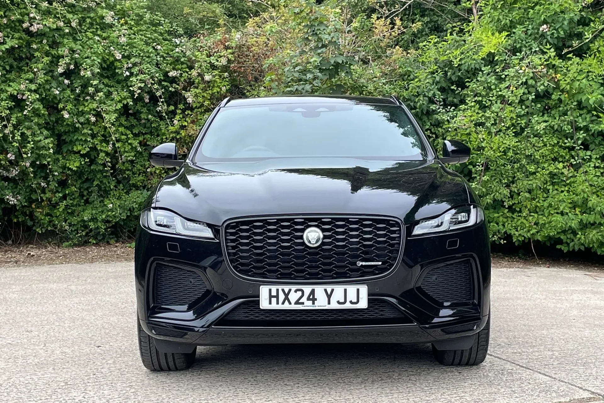 Jaguar F-PACE thumbnail image number 9