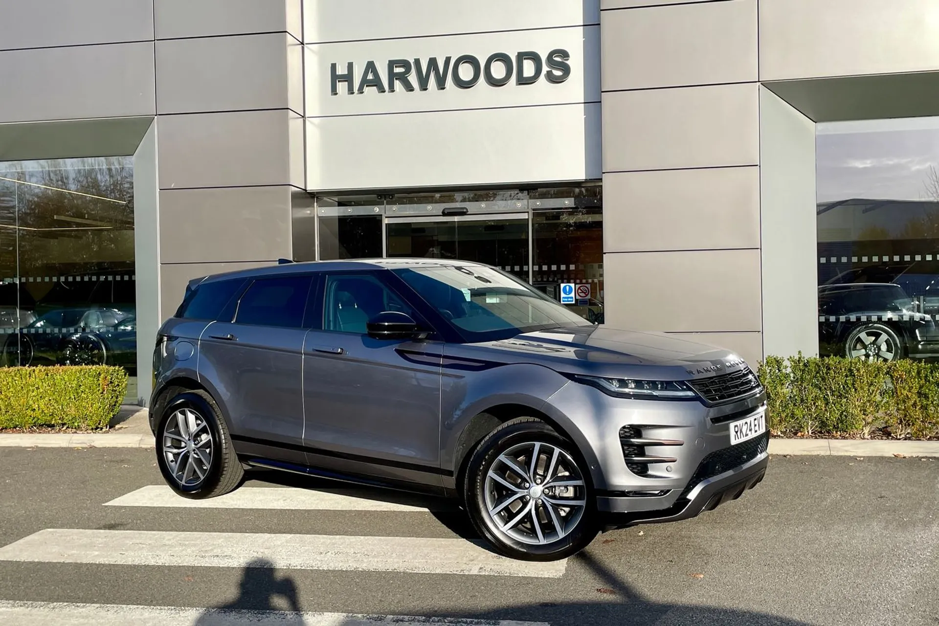 LAND ROVER RANGE ROVER EVOQUE focused image